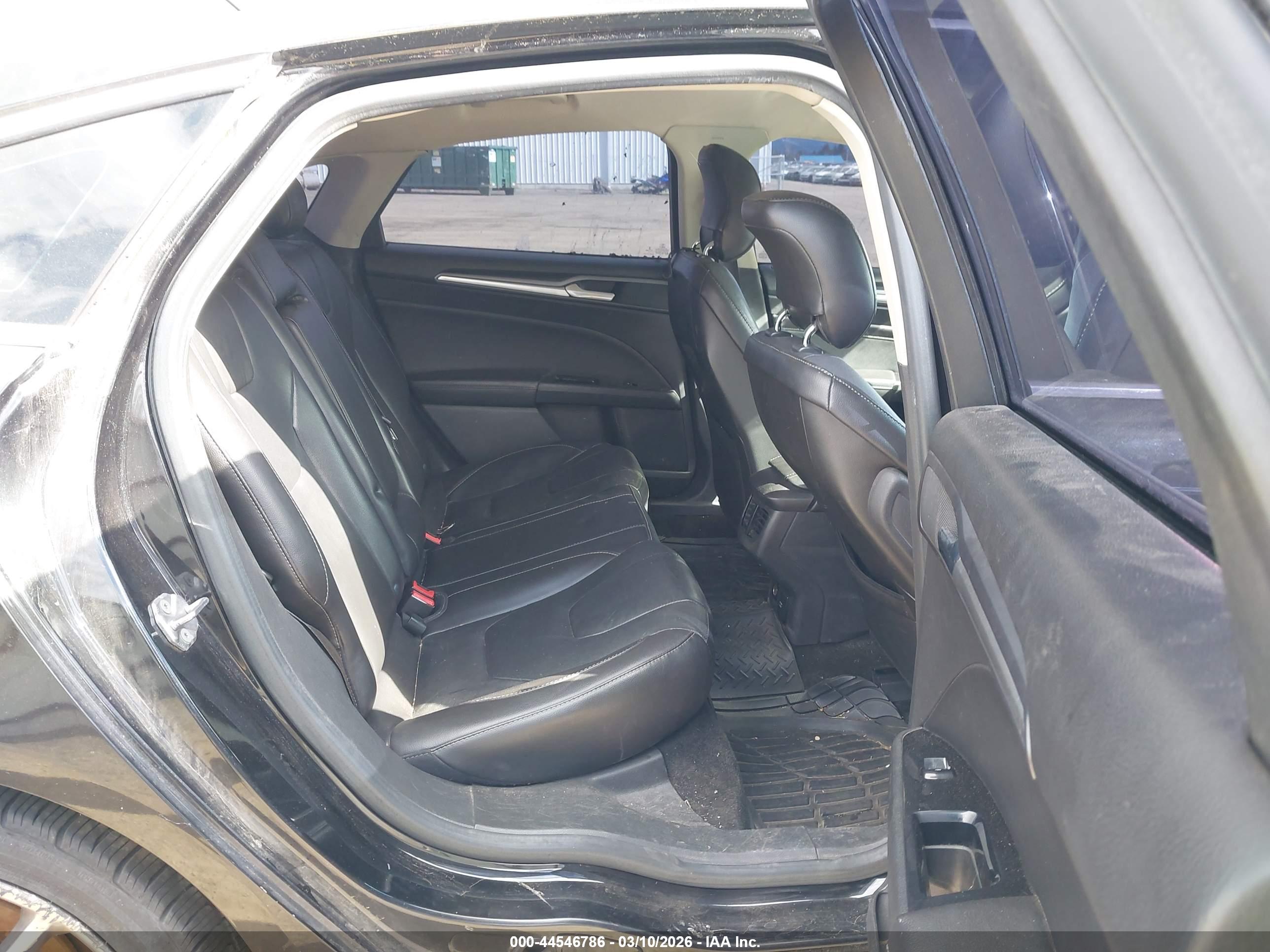 FORD FUSION image 8