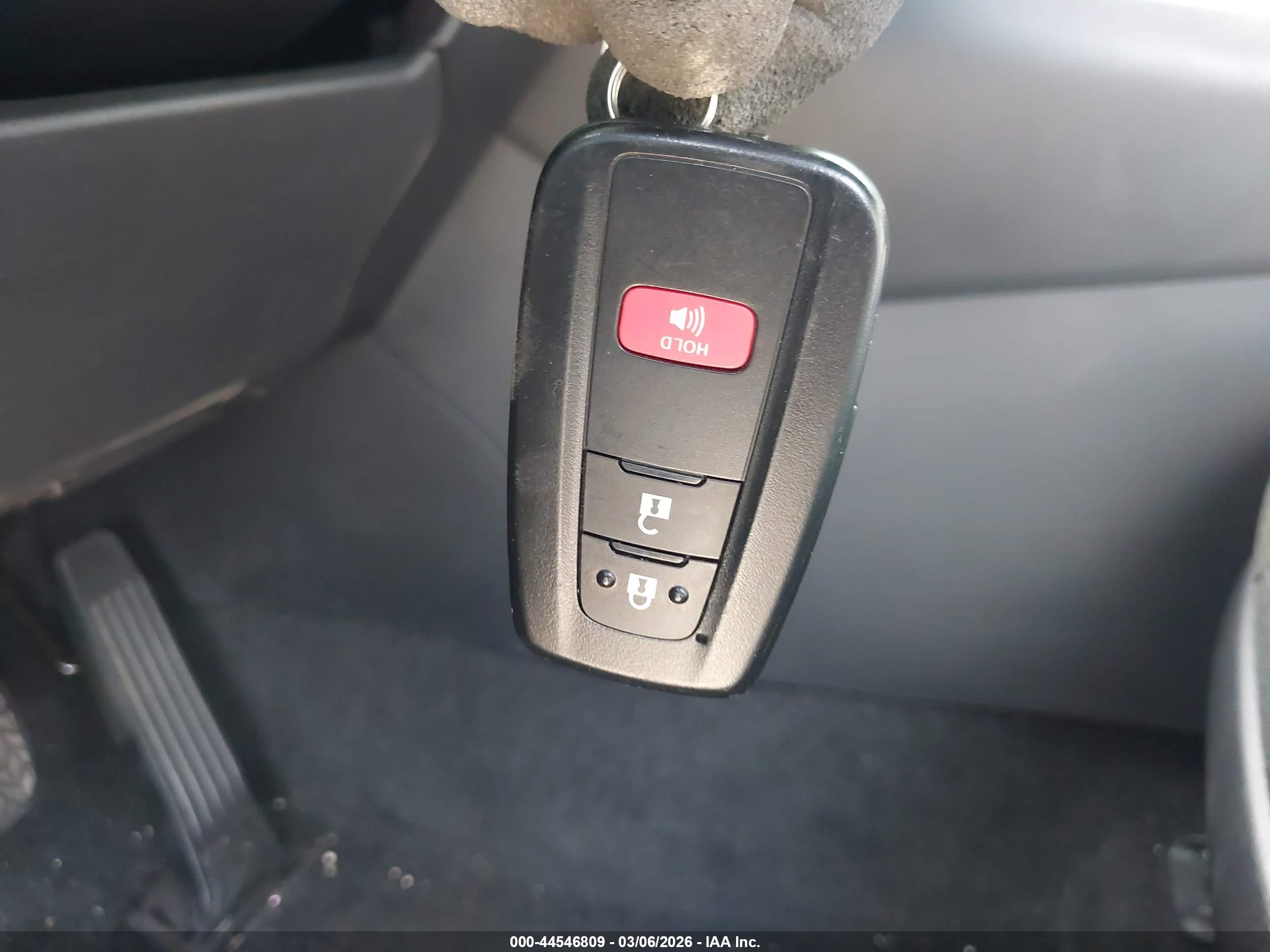 TOYOTA RAV4 image 11