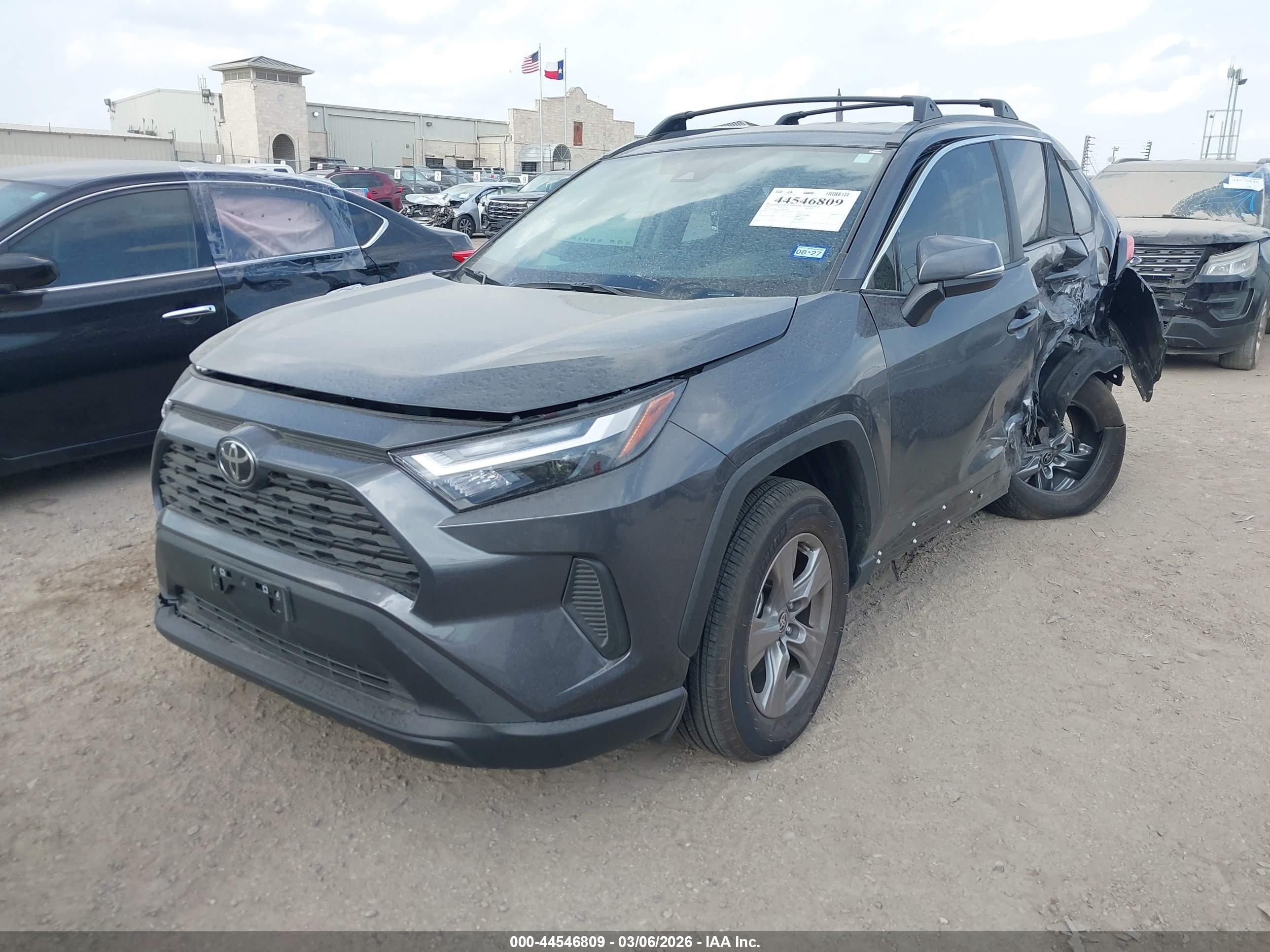 TOYOTA RAV4 image 2