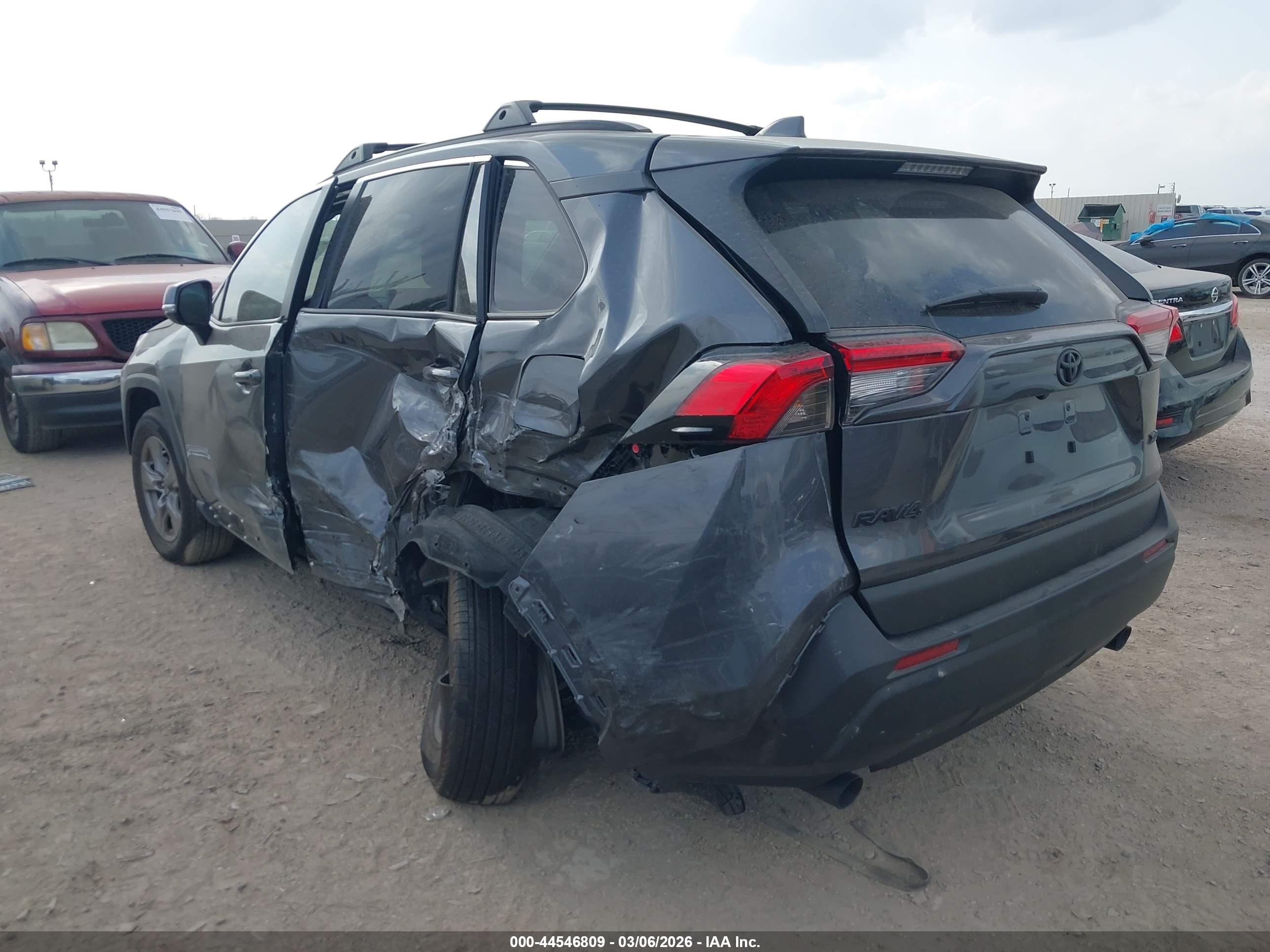 TOYOTA RAV4 image 3