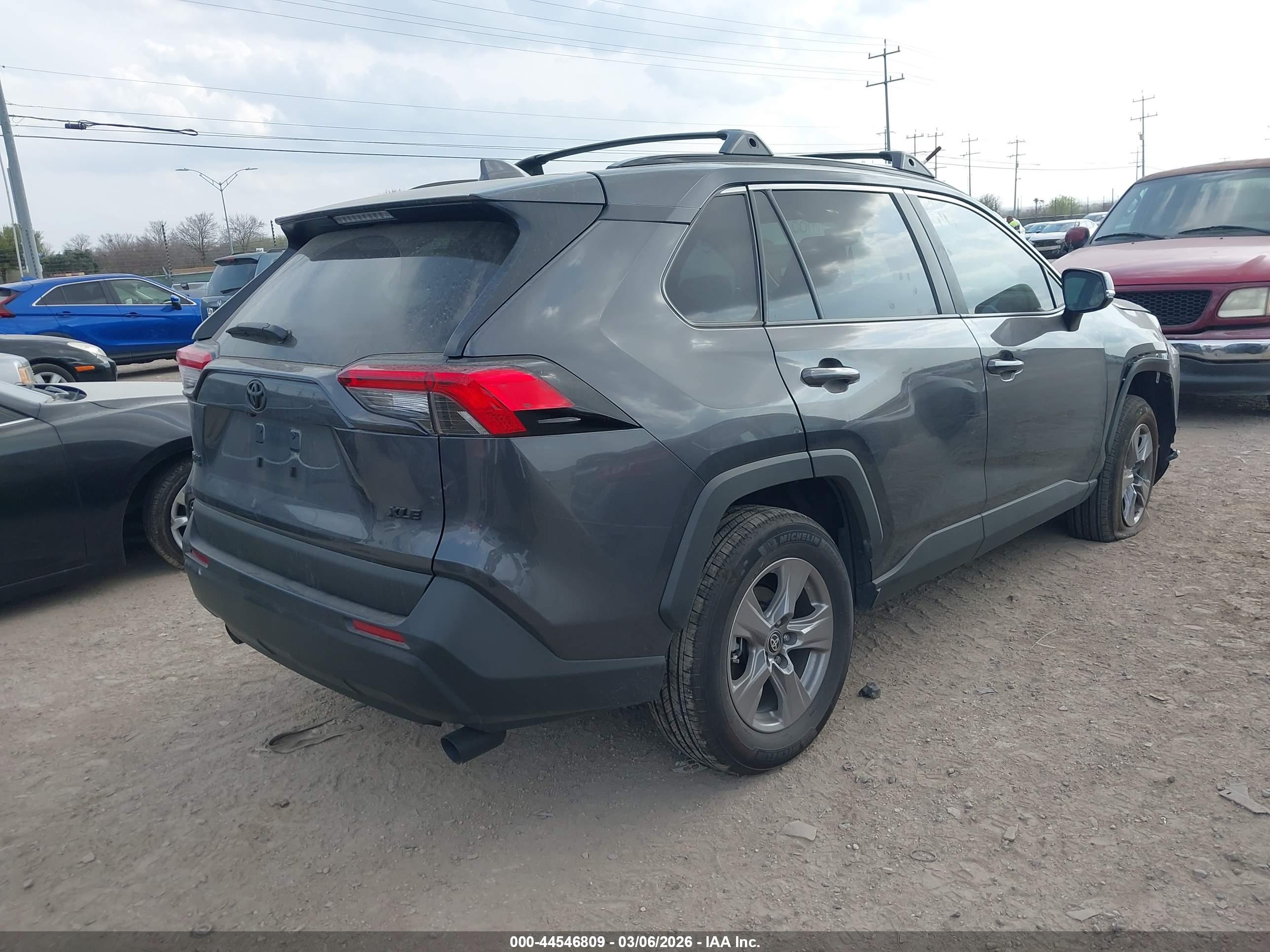 TOYOTA RAV4 image 4