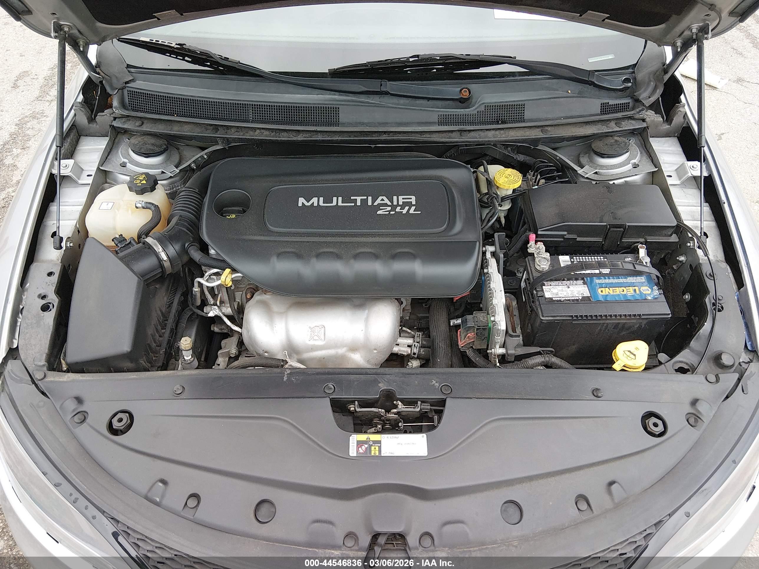 CHRYSLER 200 image 10