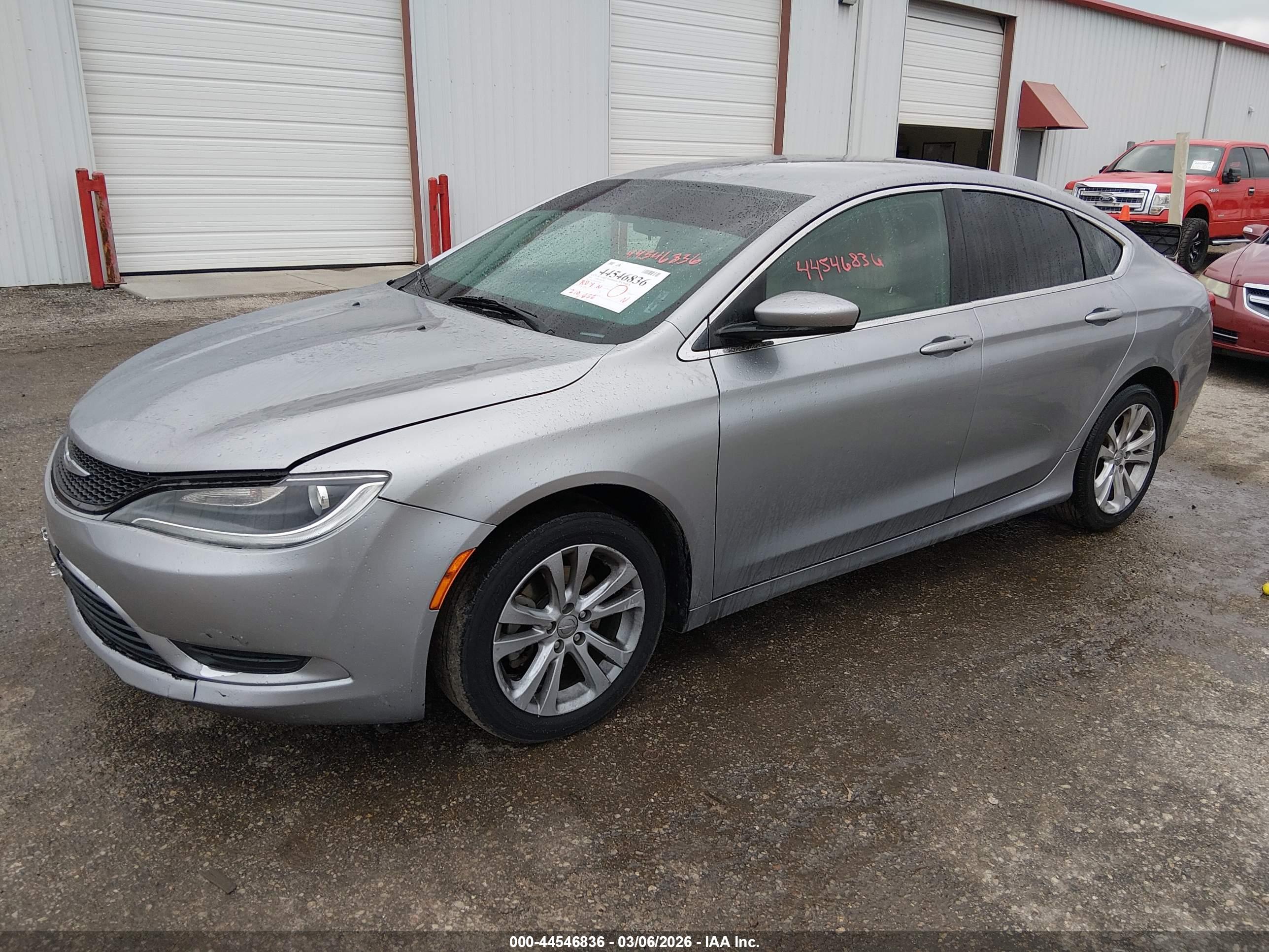 CHRYSLER 200 image 2