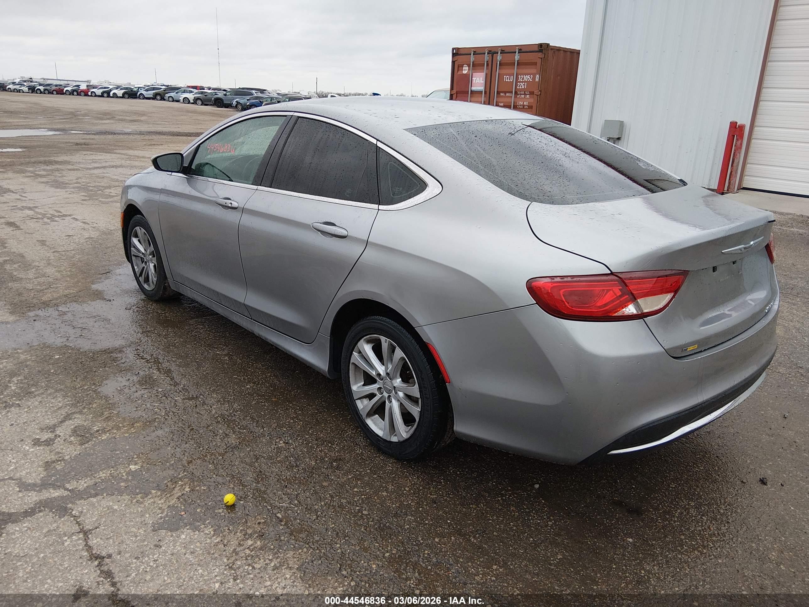 CHRYSLER 200 image 3