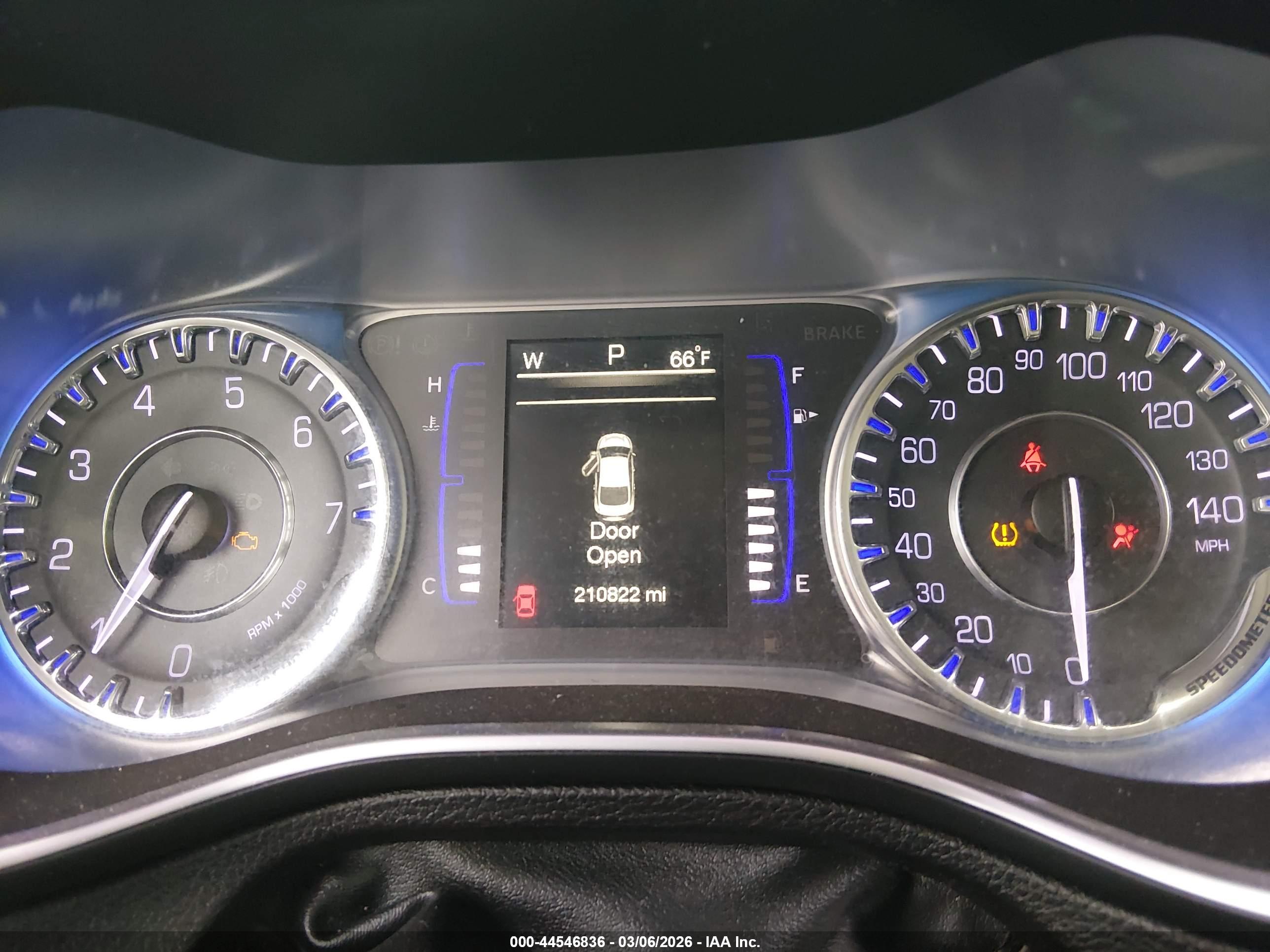 CHRYSLER 200 image 7
