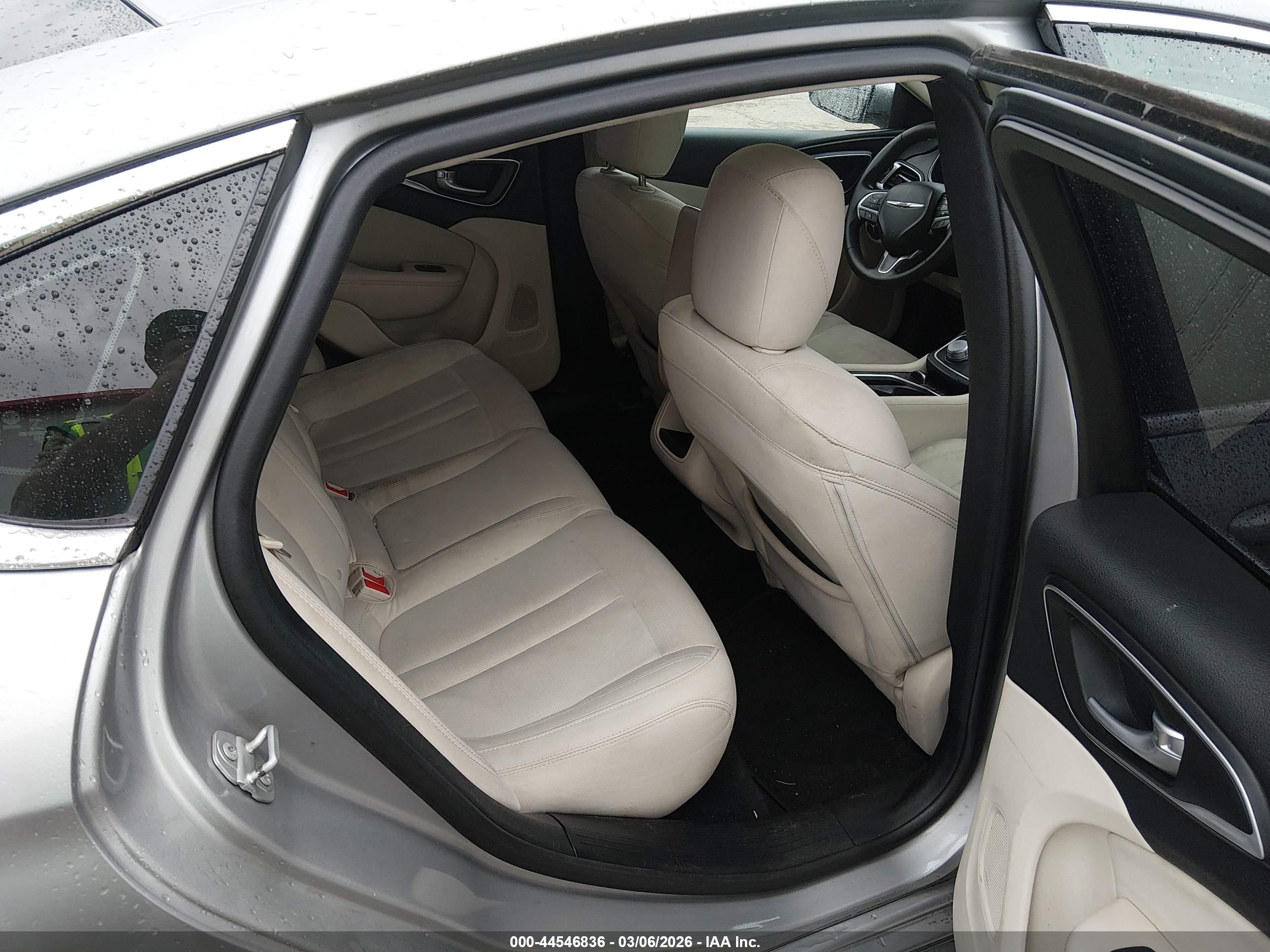 CHRYSLER 200 image 8