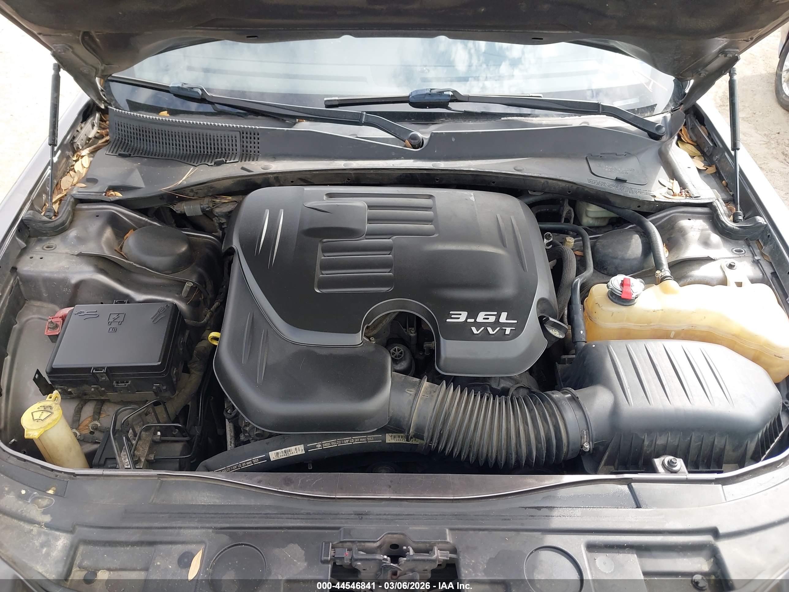 CHRYSLER 300 image 10