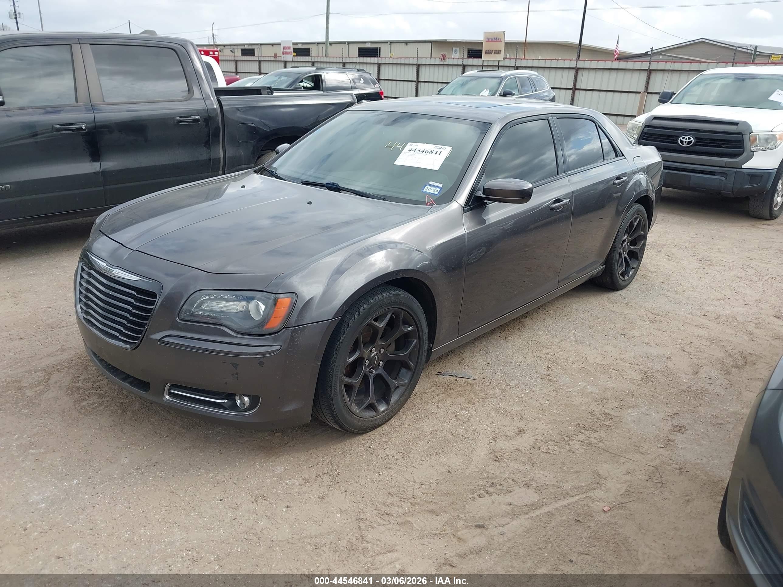 CHRYSLER 300 image 2