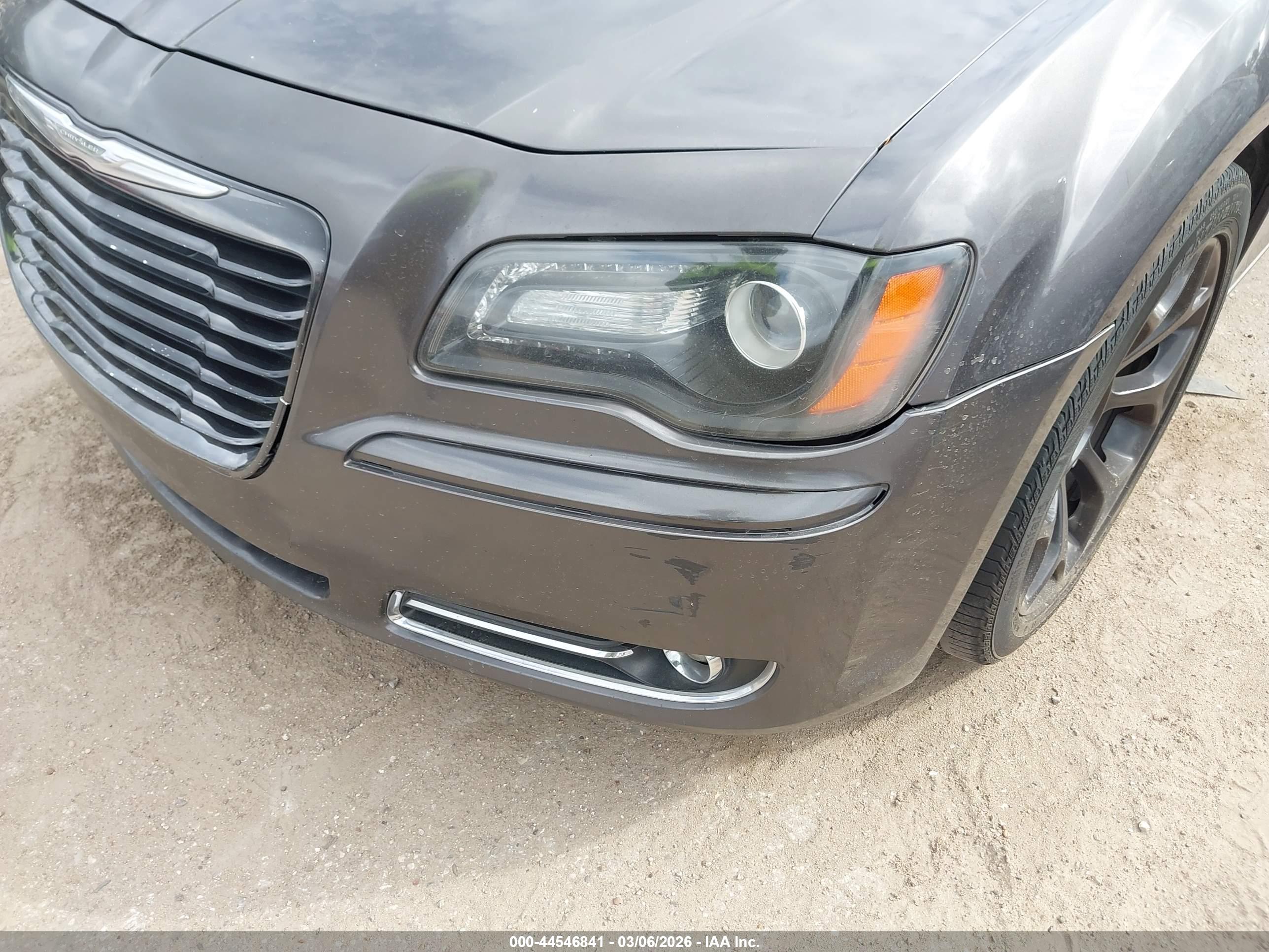 CHRYSLER 300 image 6
