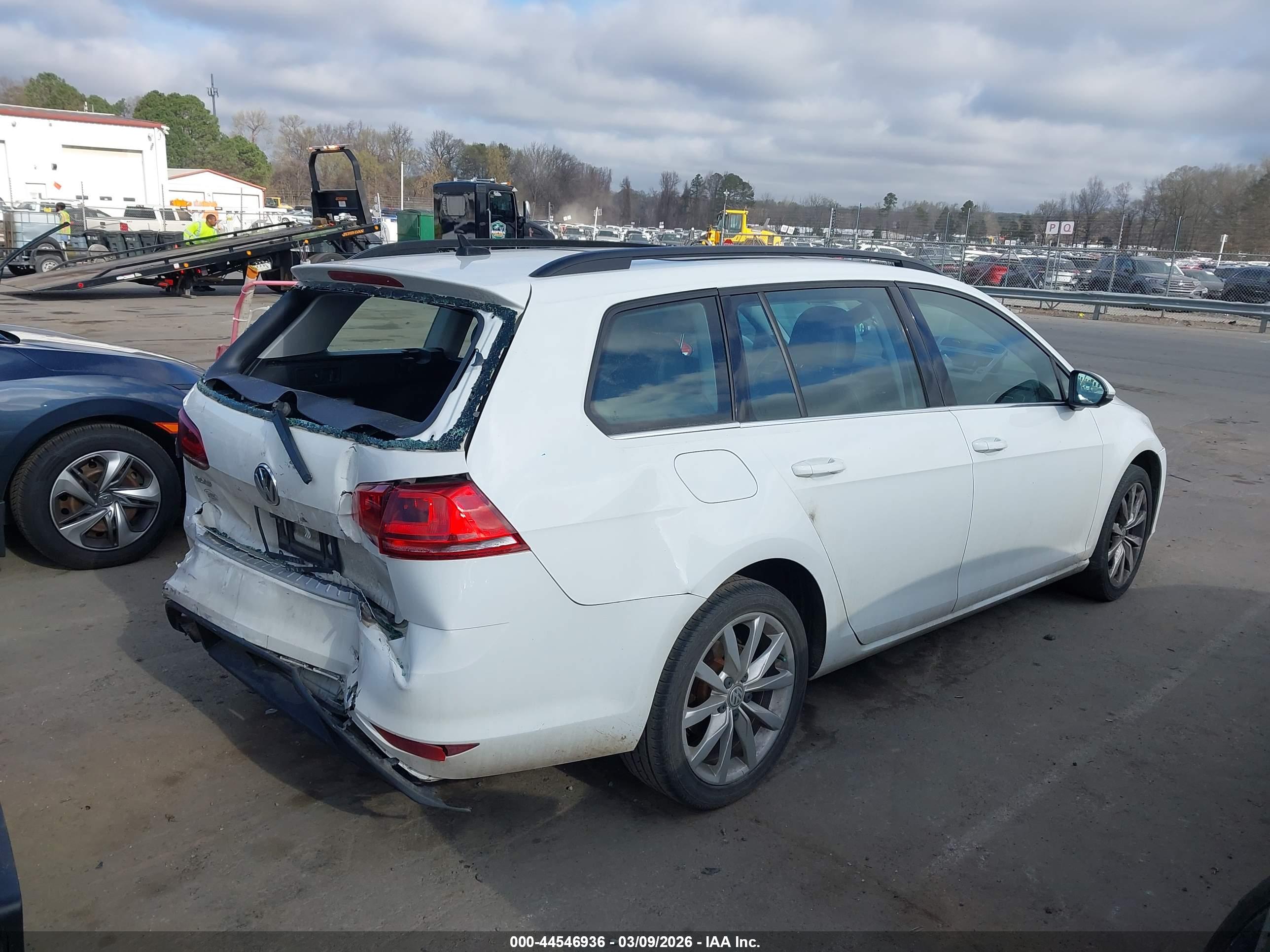 VOLKSWAGEN GOLF image 4