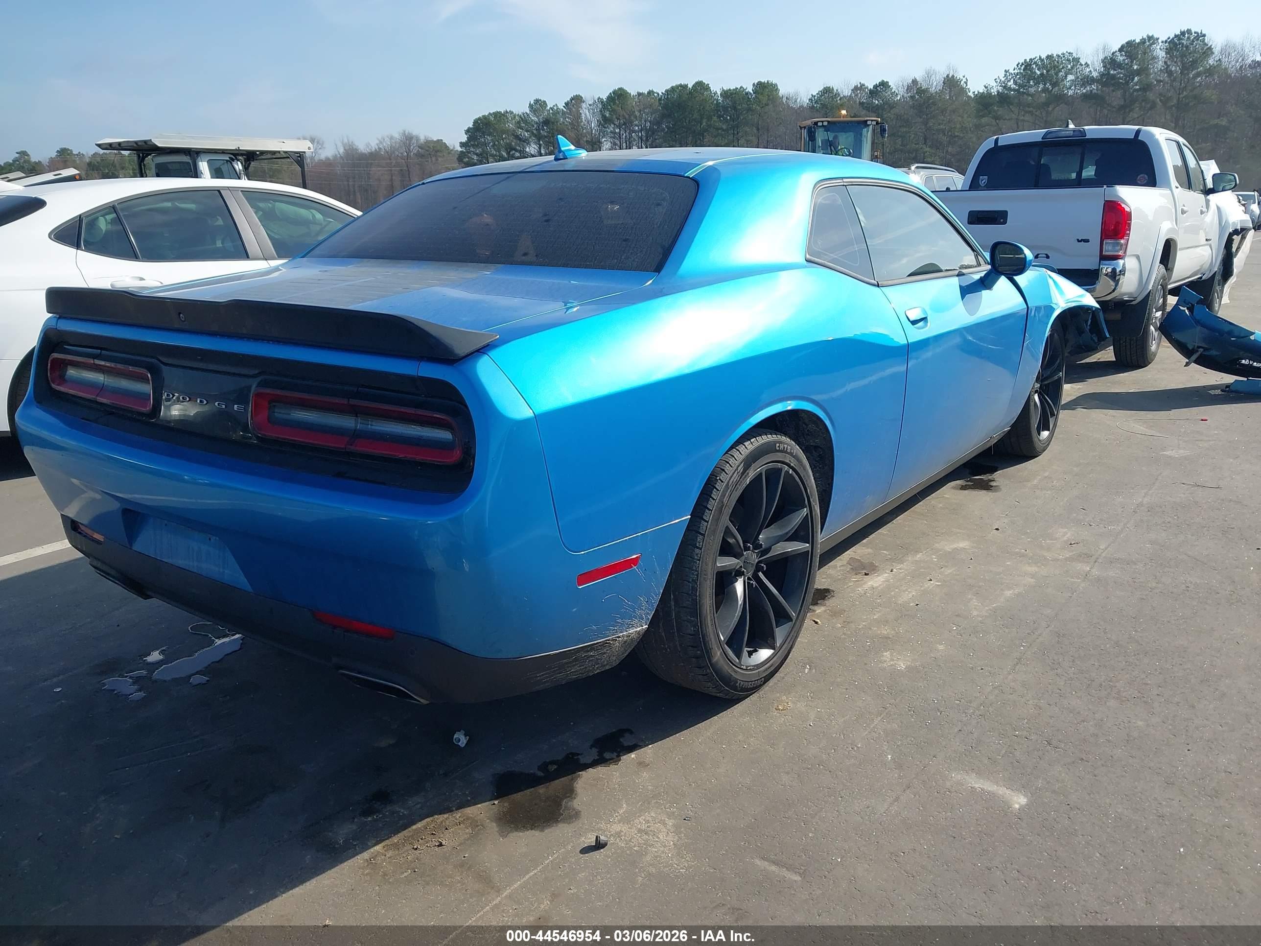 DODGE CHALLENGER image 4