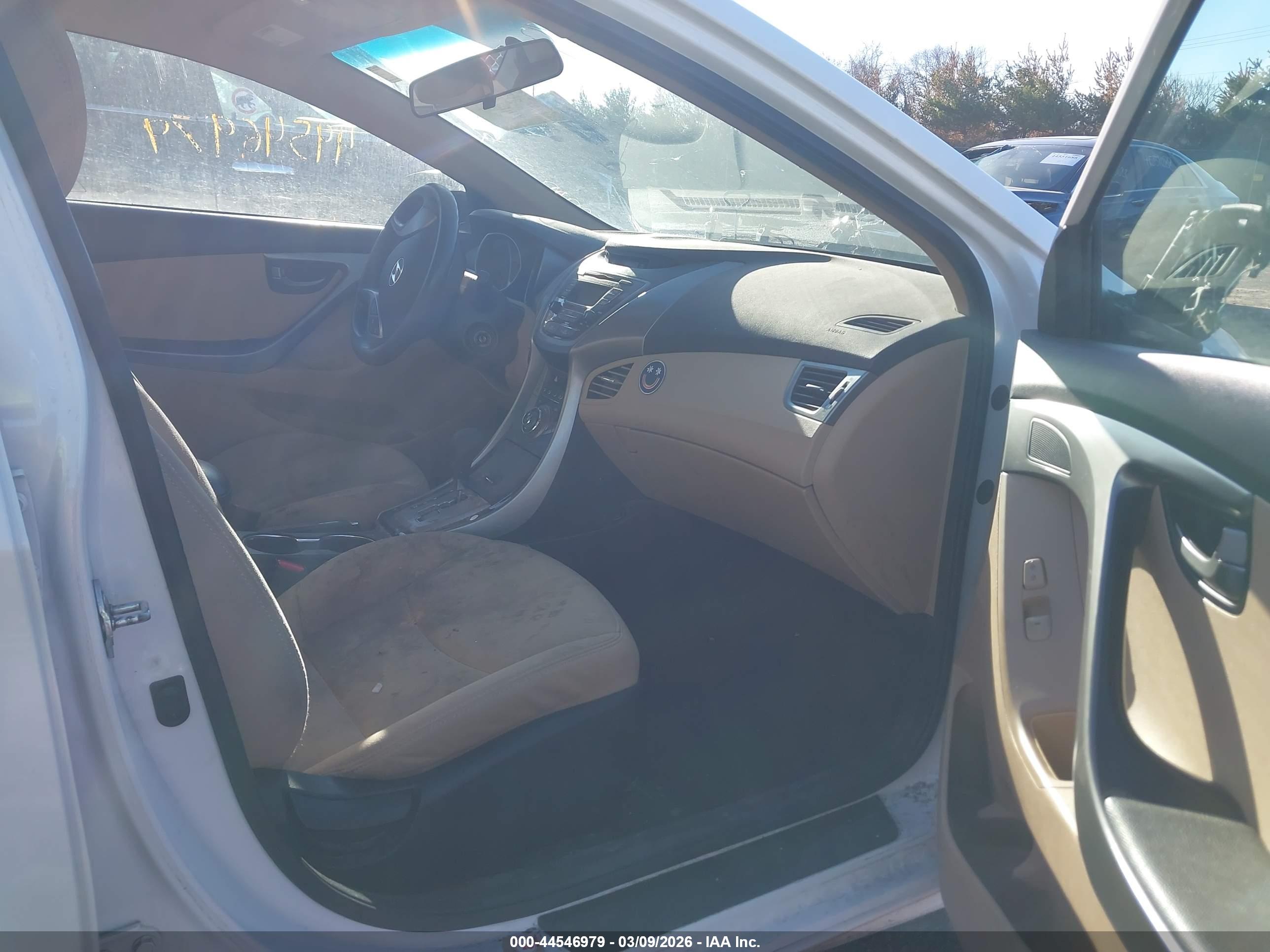 HYUNDAI ELANTRA image 5
