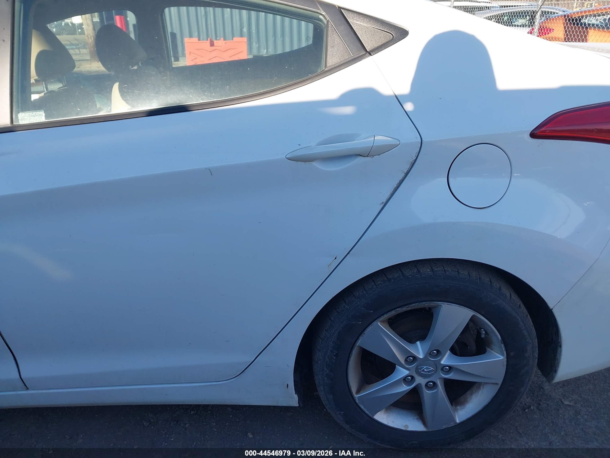 HYUNDAI ELANTRA image 6