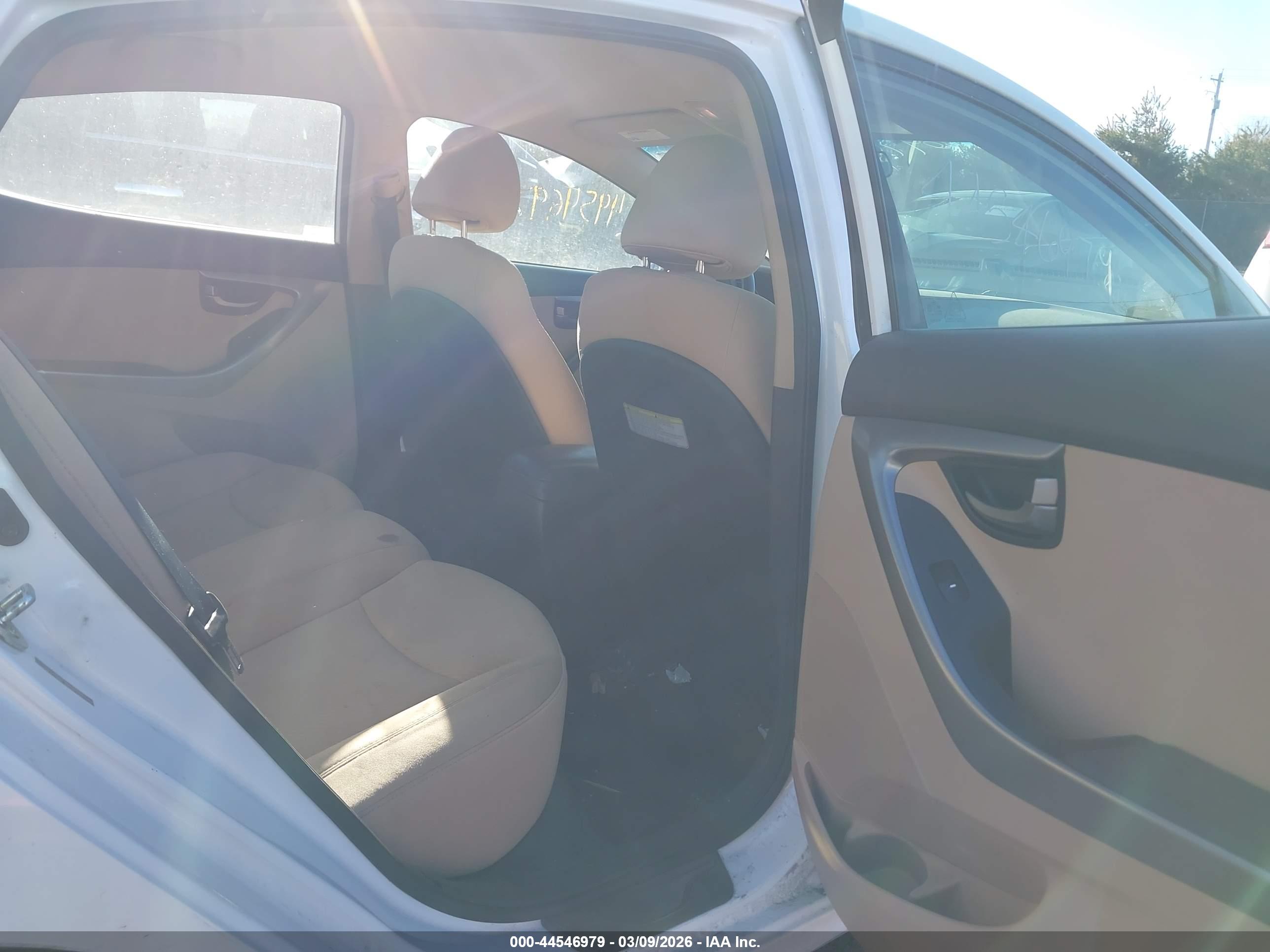HYUNDAI ELANTRA image 8