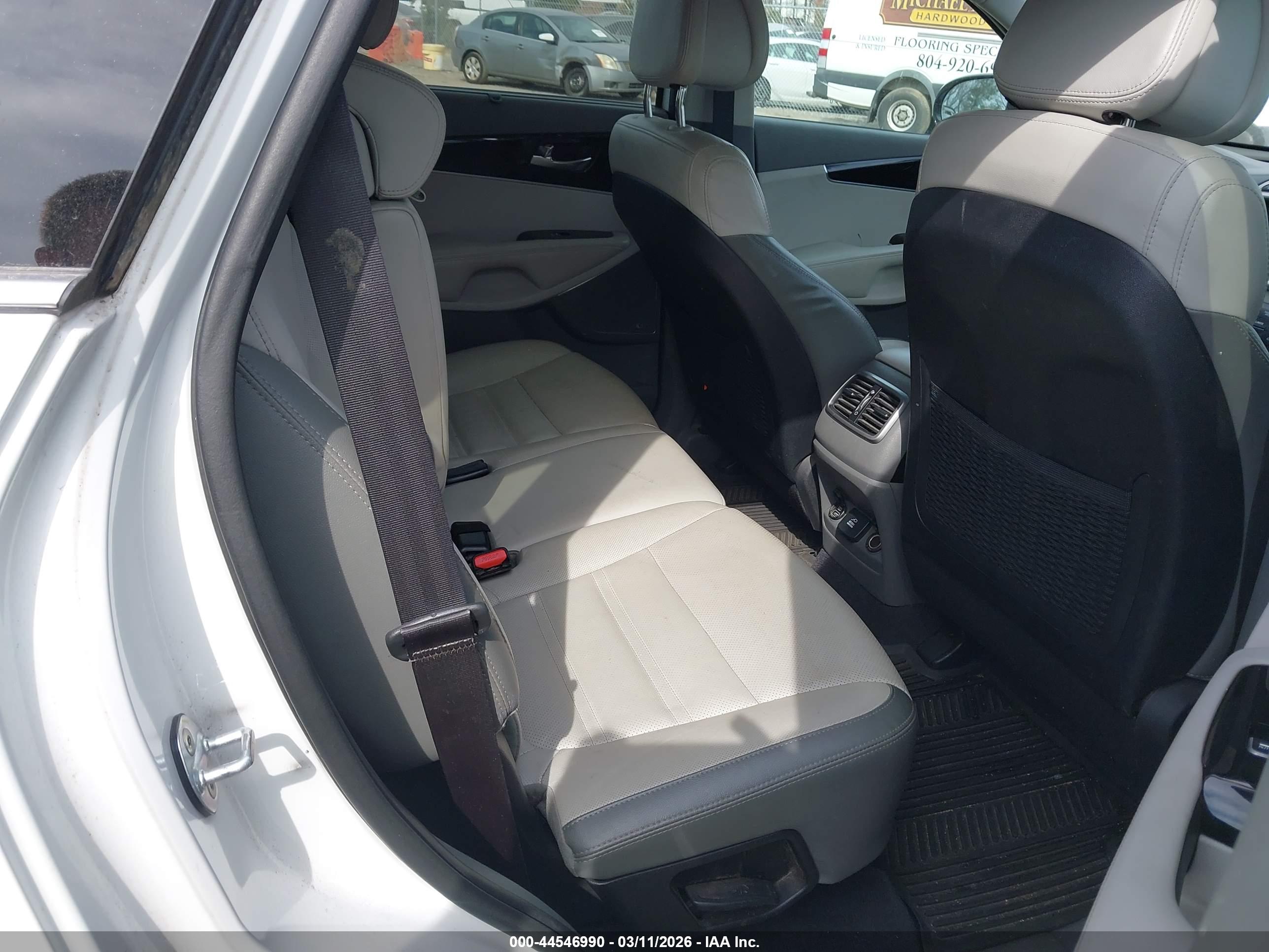 KIA SORENTO image 8