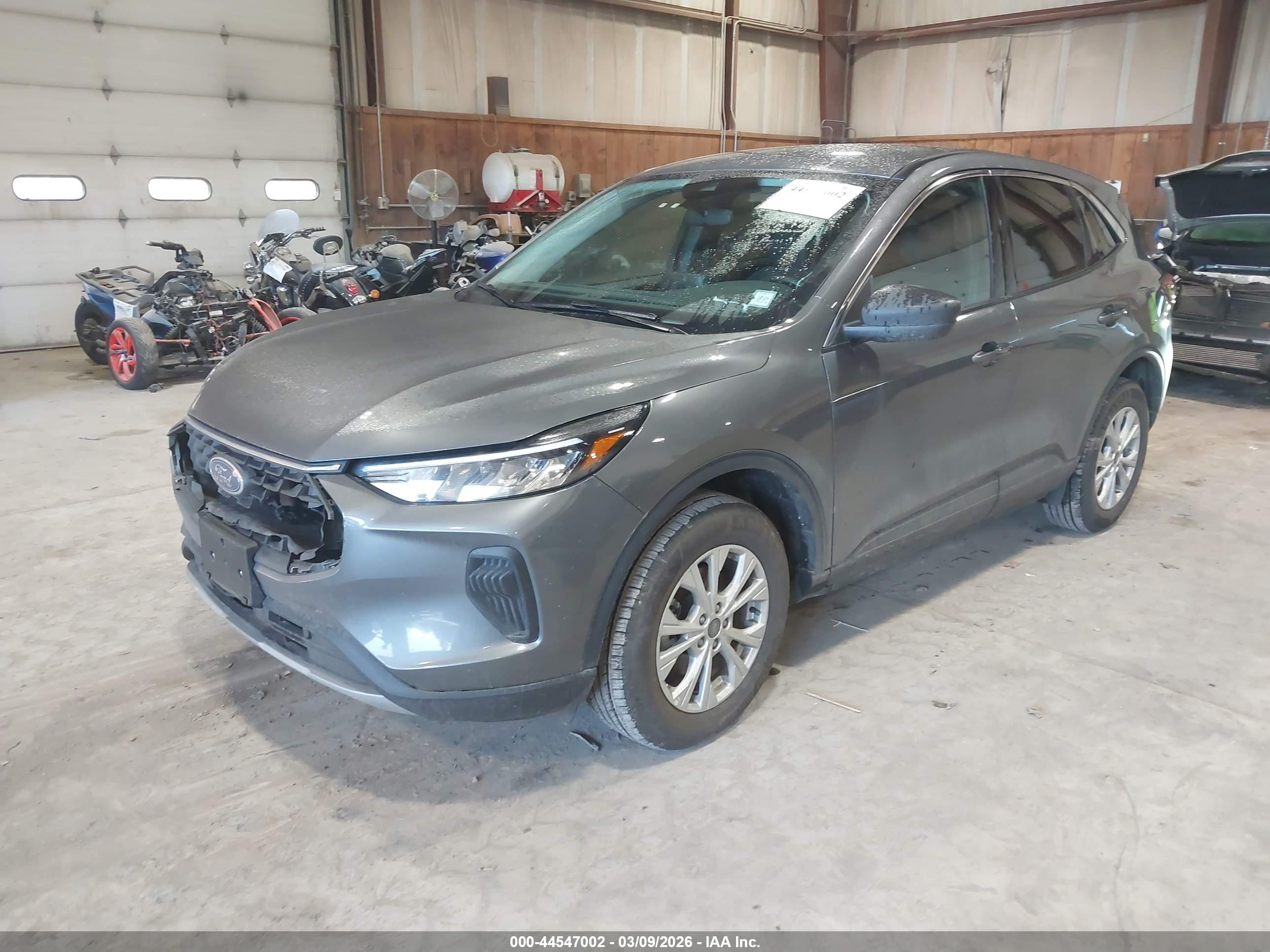 FORD ESCAPE image 2