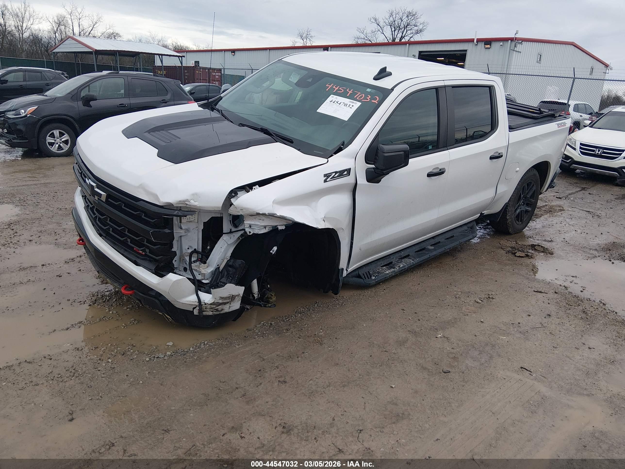 CHEVROLET SILVERADO image 2