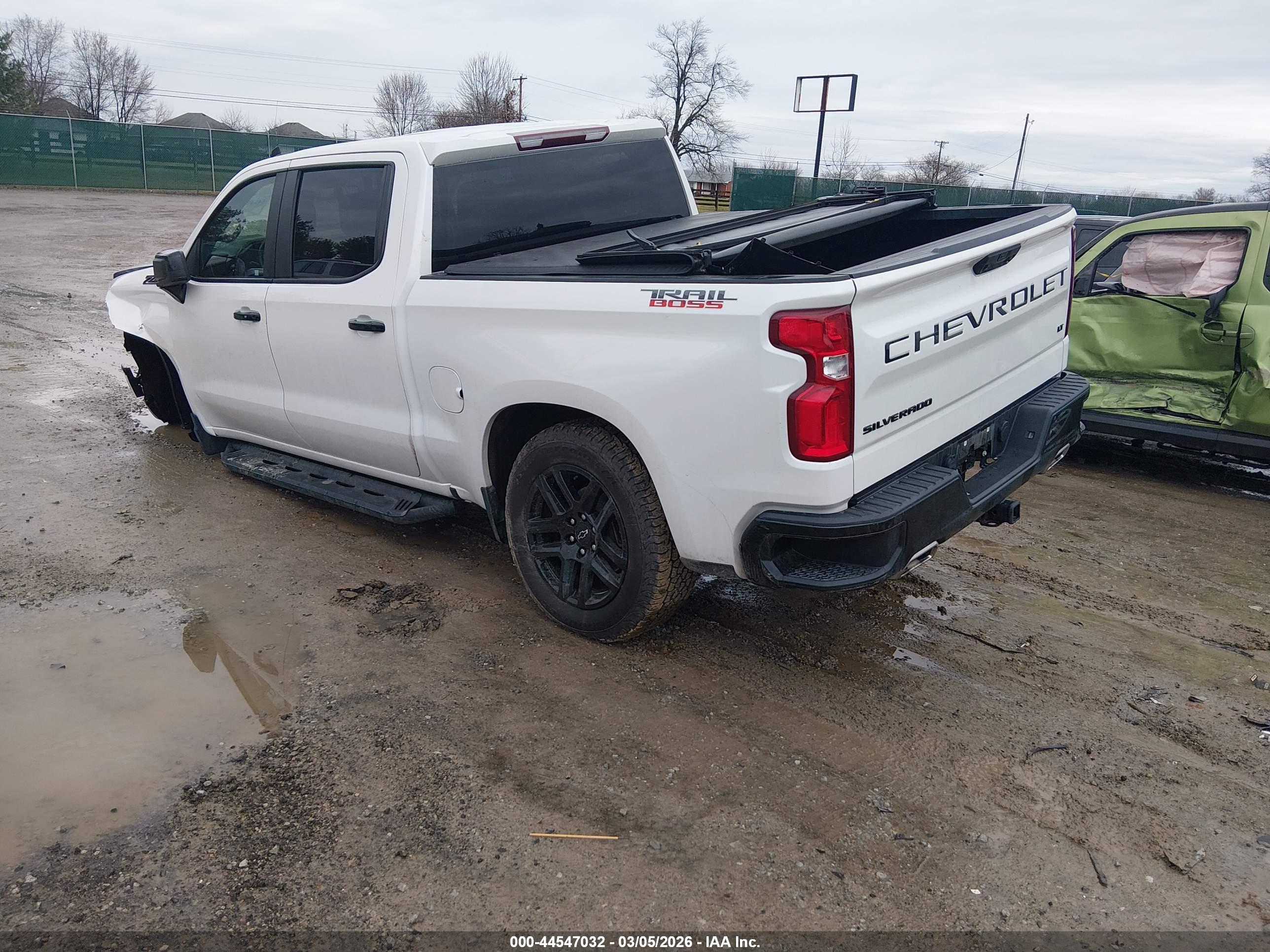 CHEVROLET SILVERADO image 3