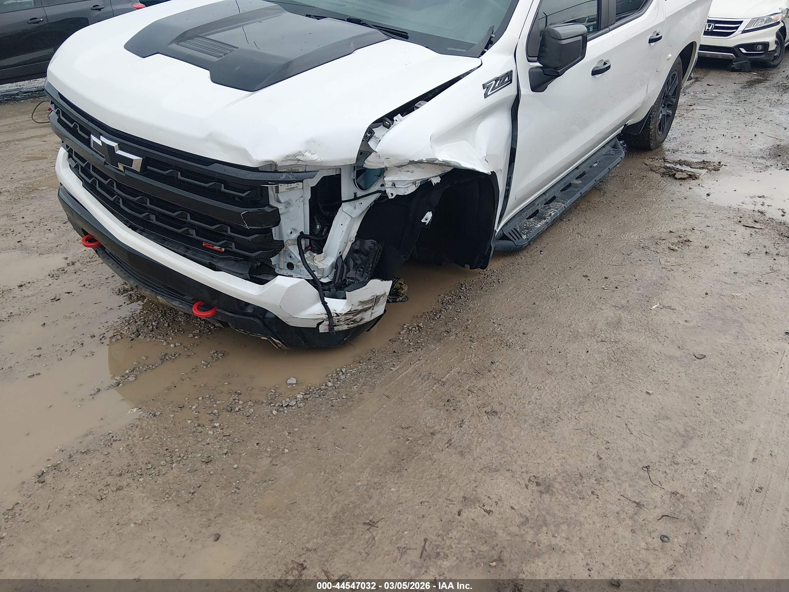 CHEVROLET SILVERADO image 6