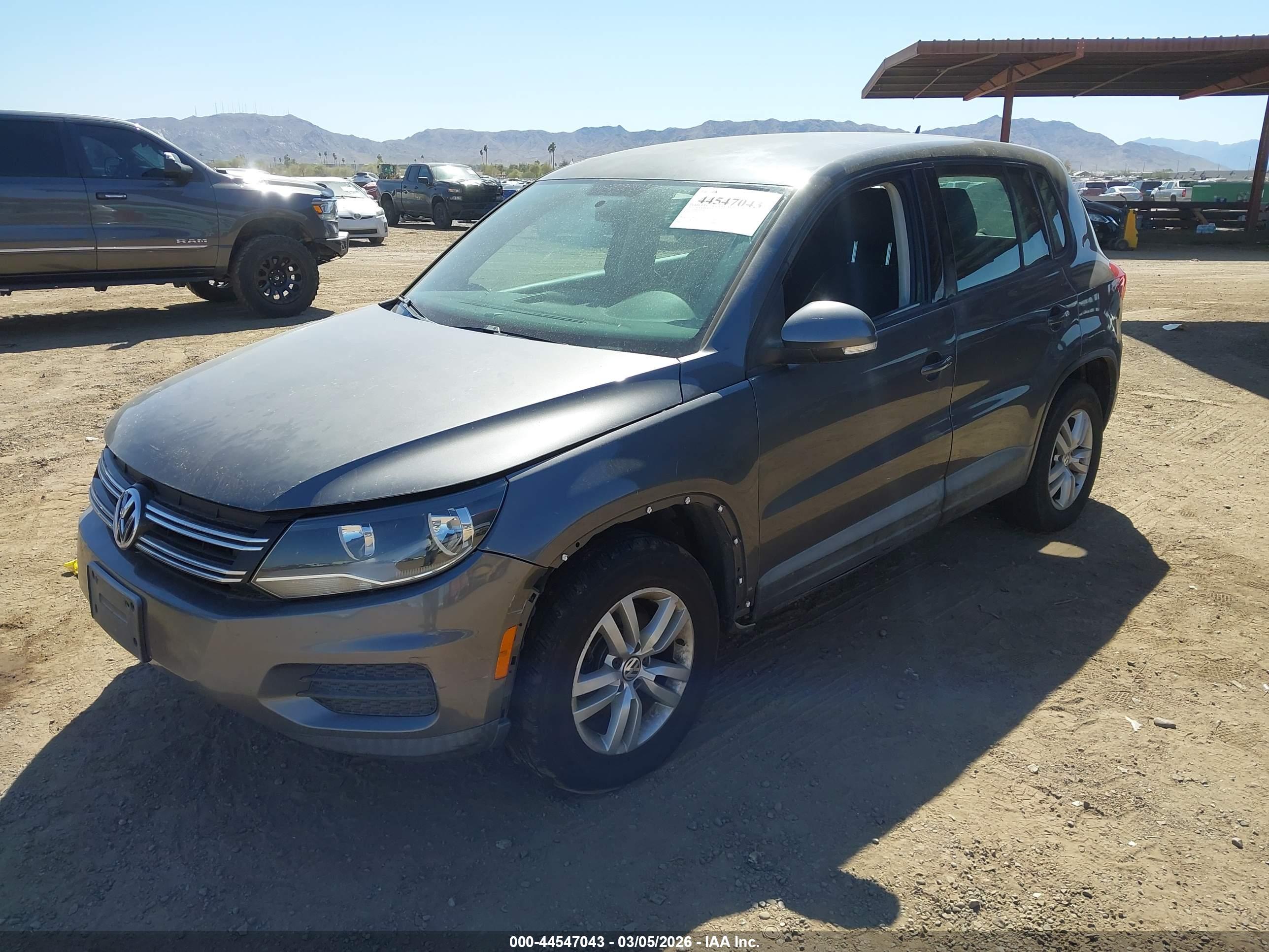 VOLKSWAGEN TIGUAN image 2