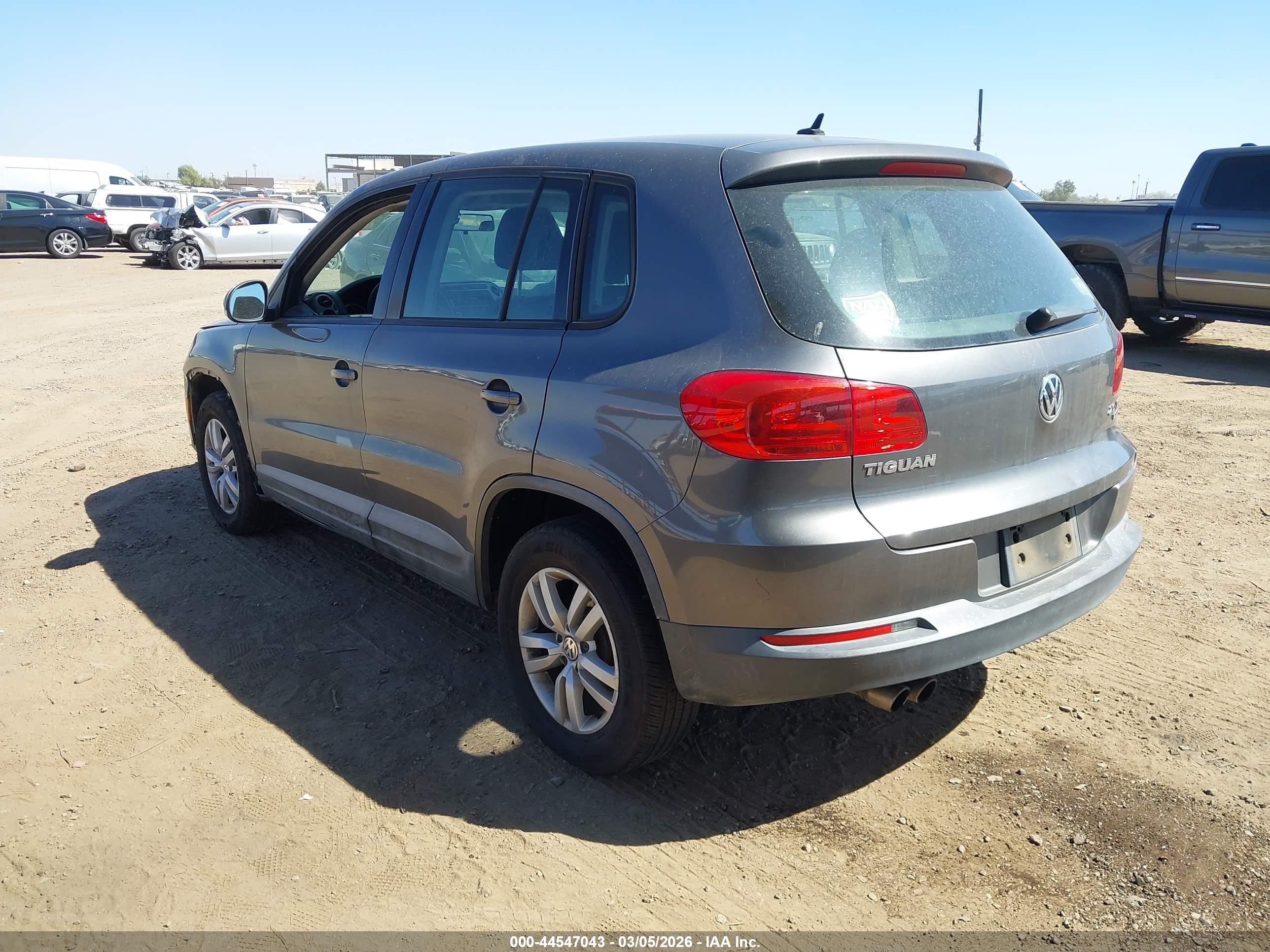 VOLKSWAGEN TIGUAN image 3