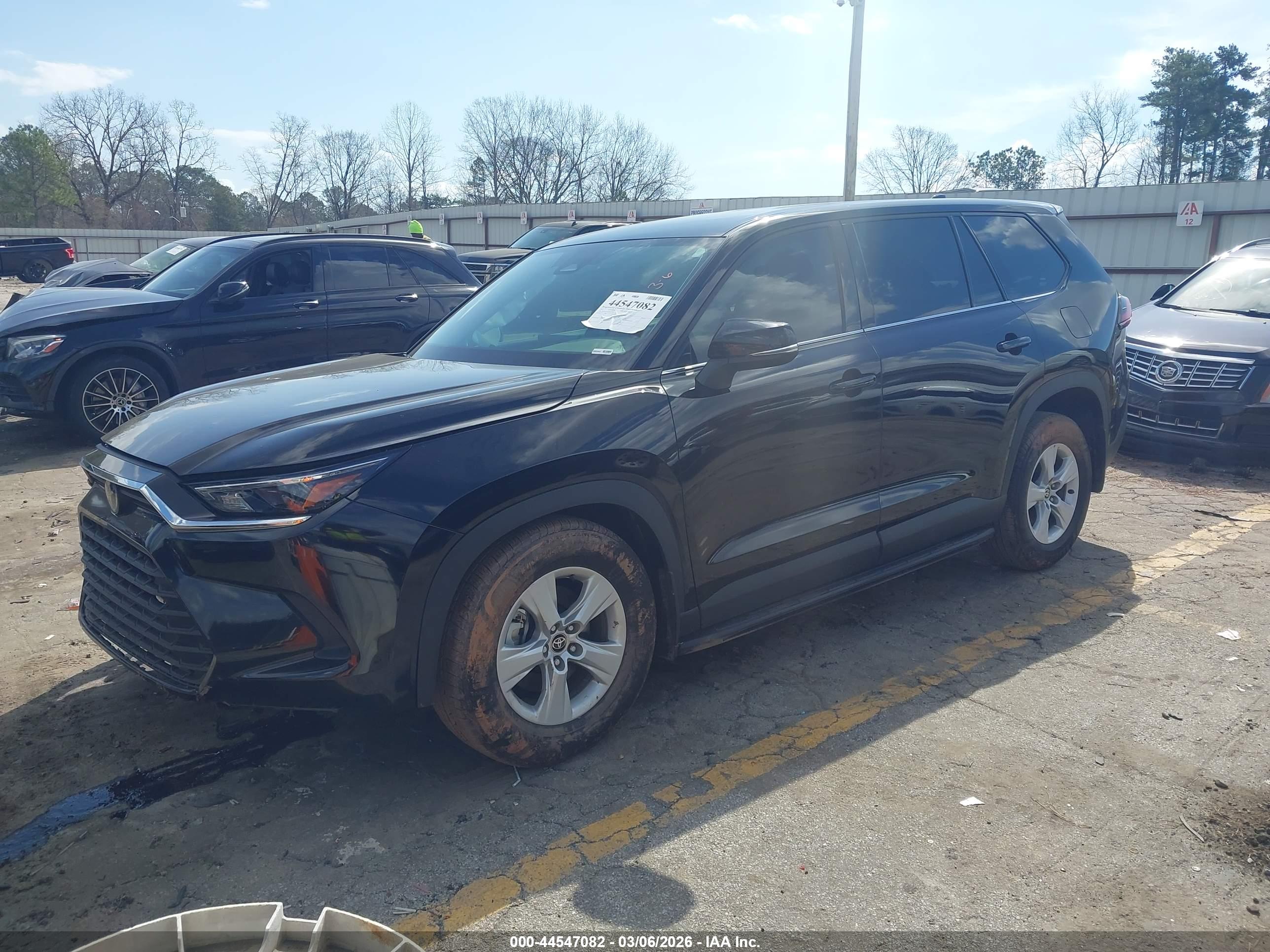 TOYOTA GRAND image 2