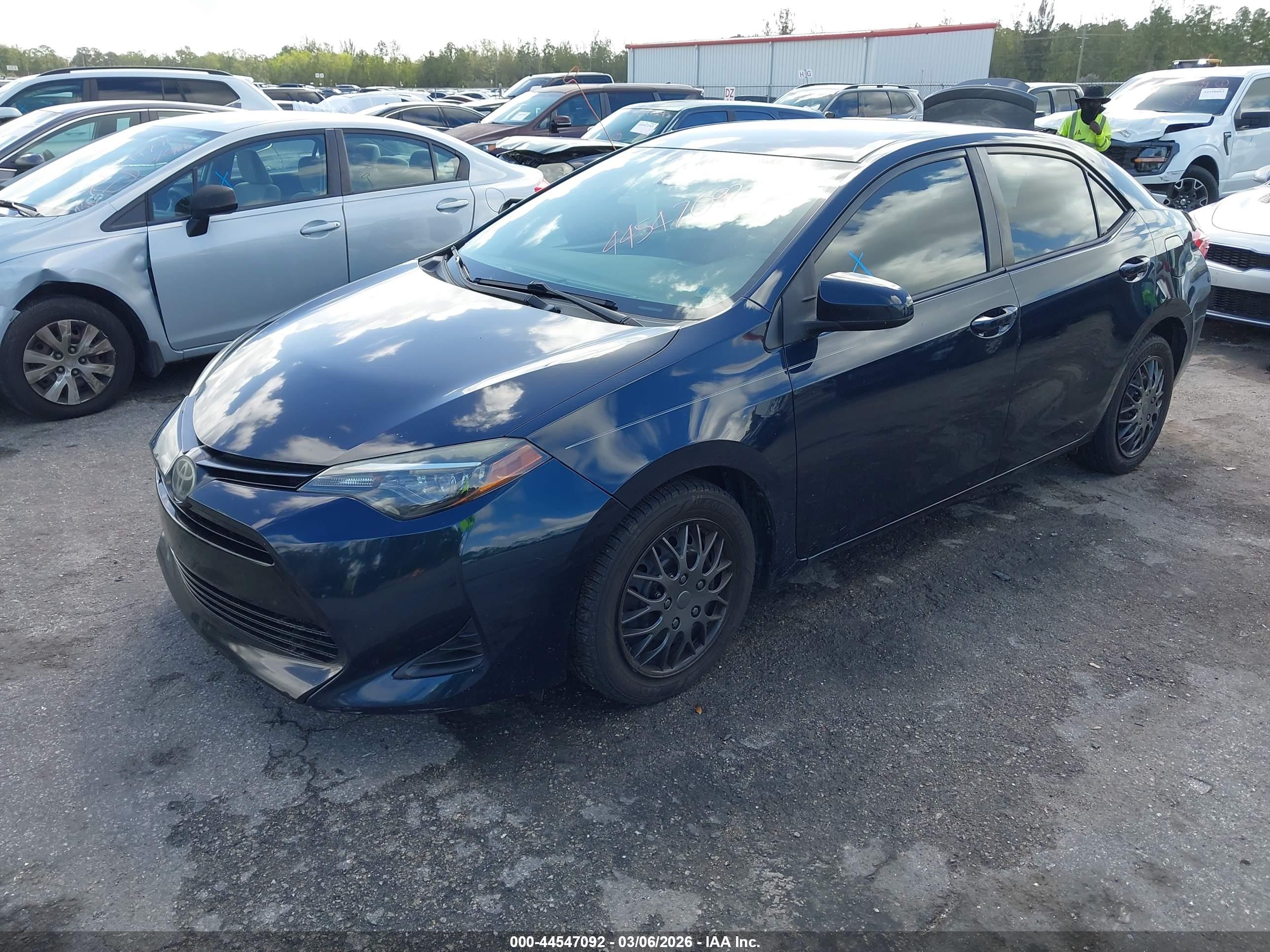 TOYOTA COROLLA image 2