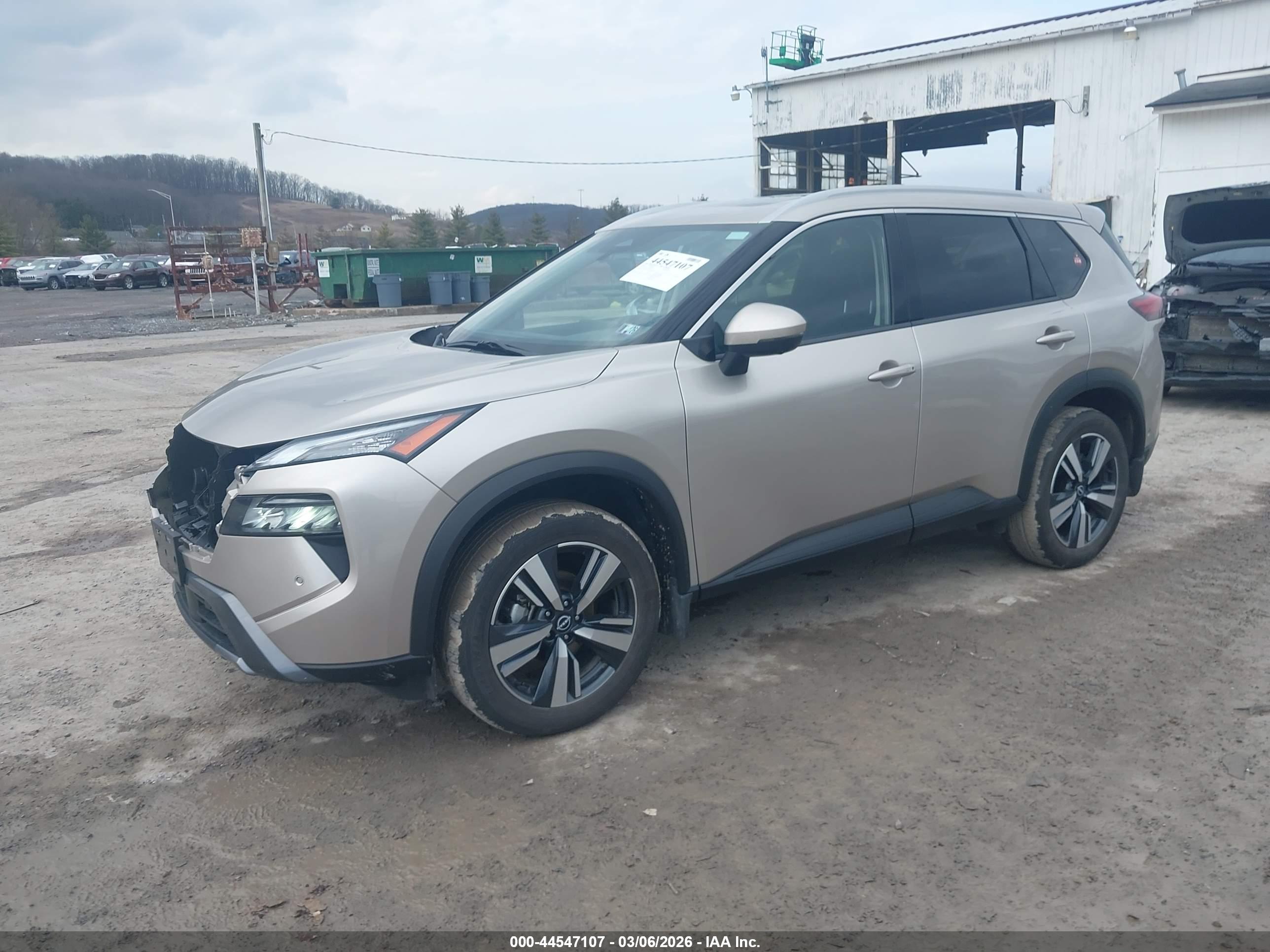 NISSAN ROGUE image 2