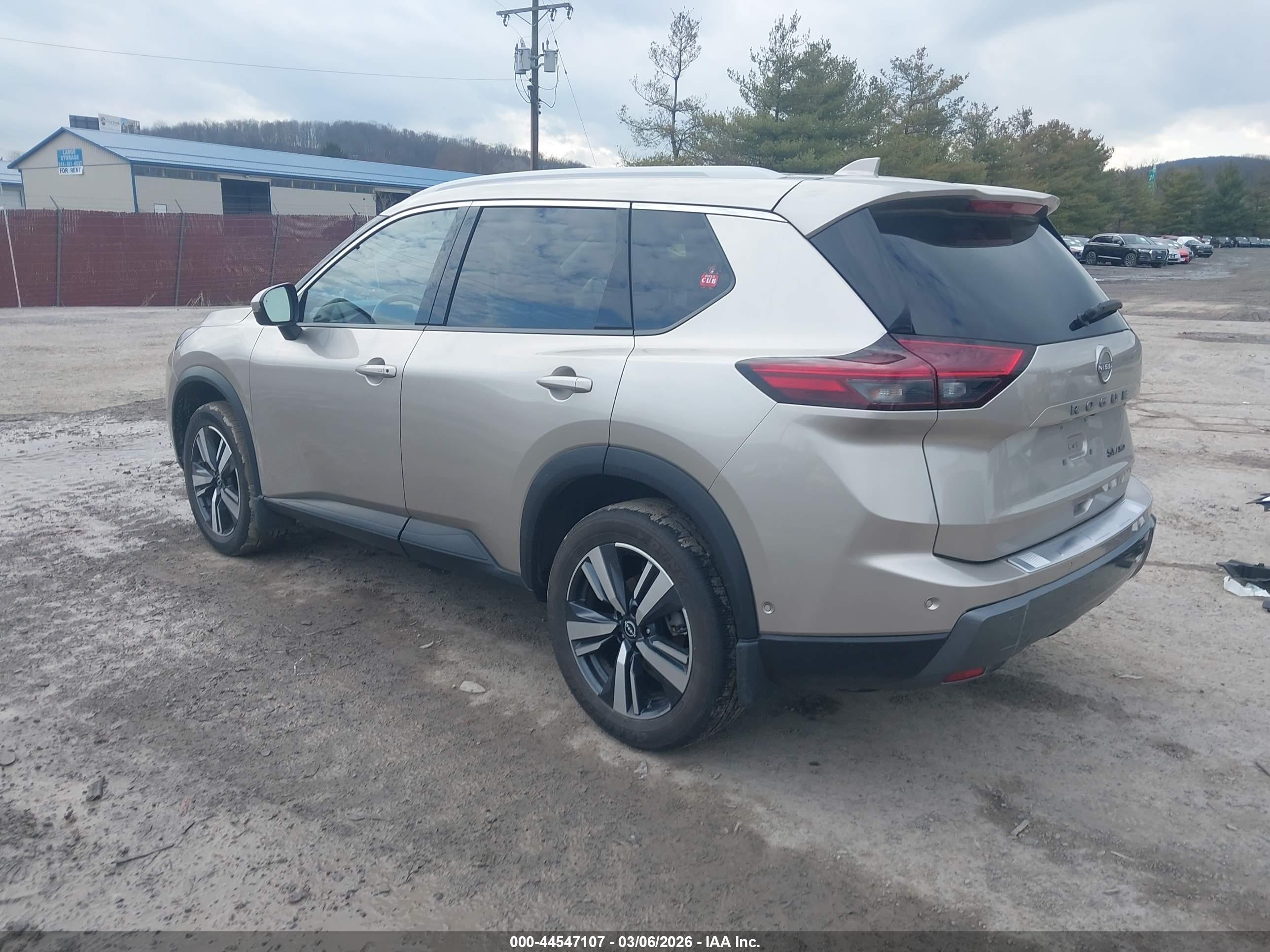 NISSAN ROGUE image 3