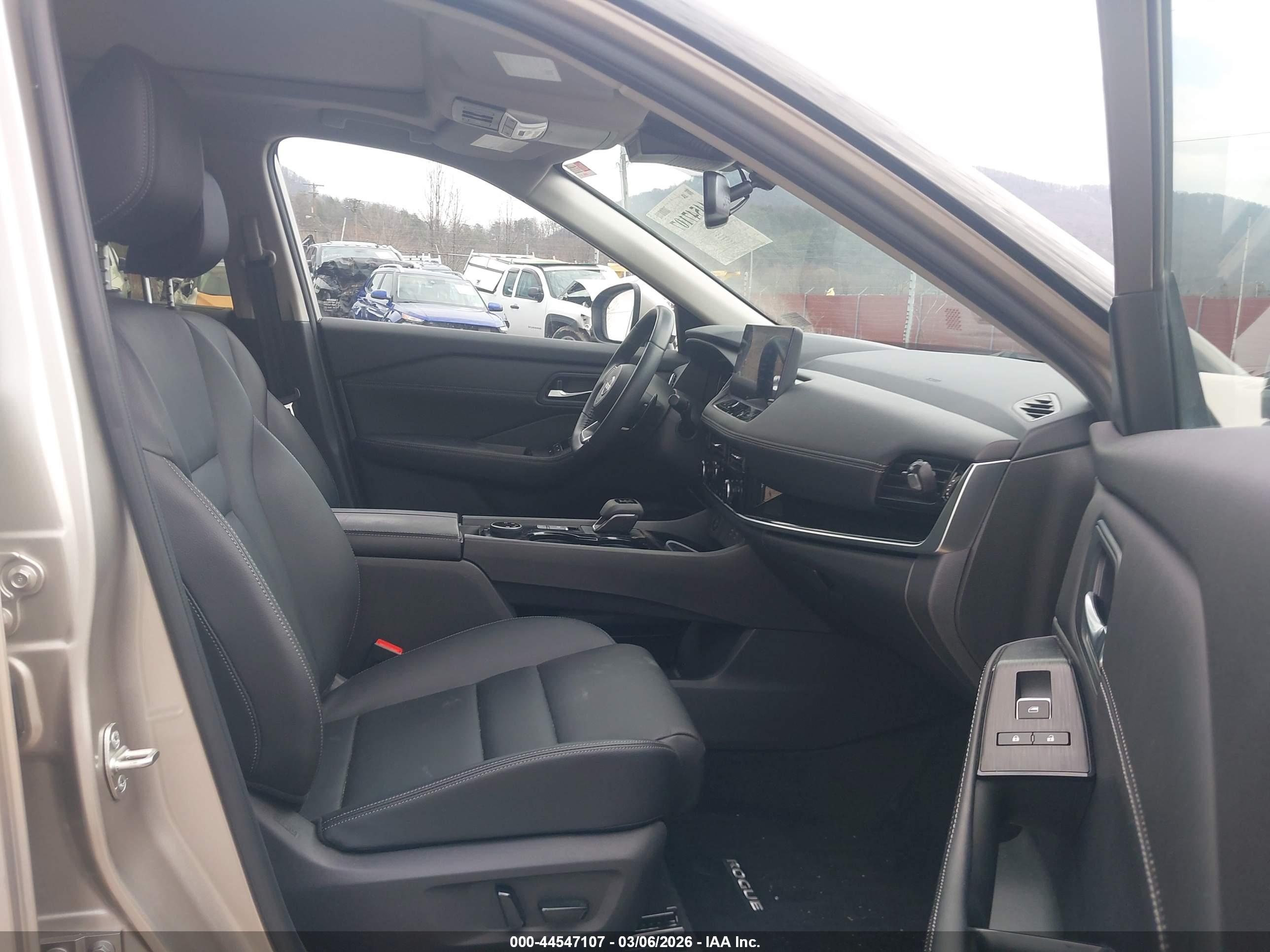 NISSAN ROGUE image 5