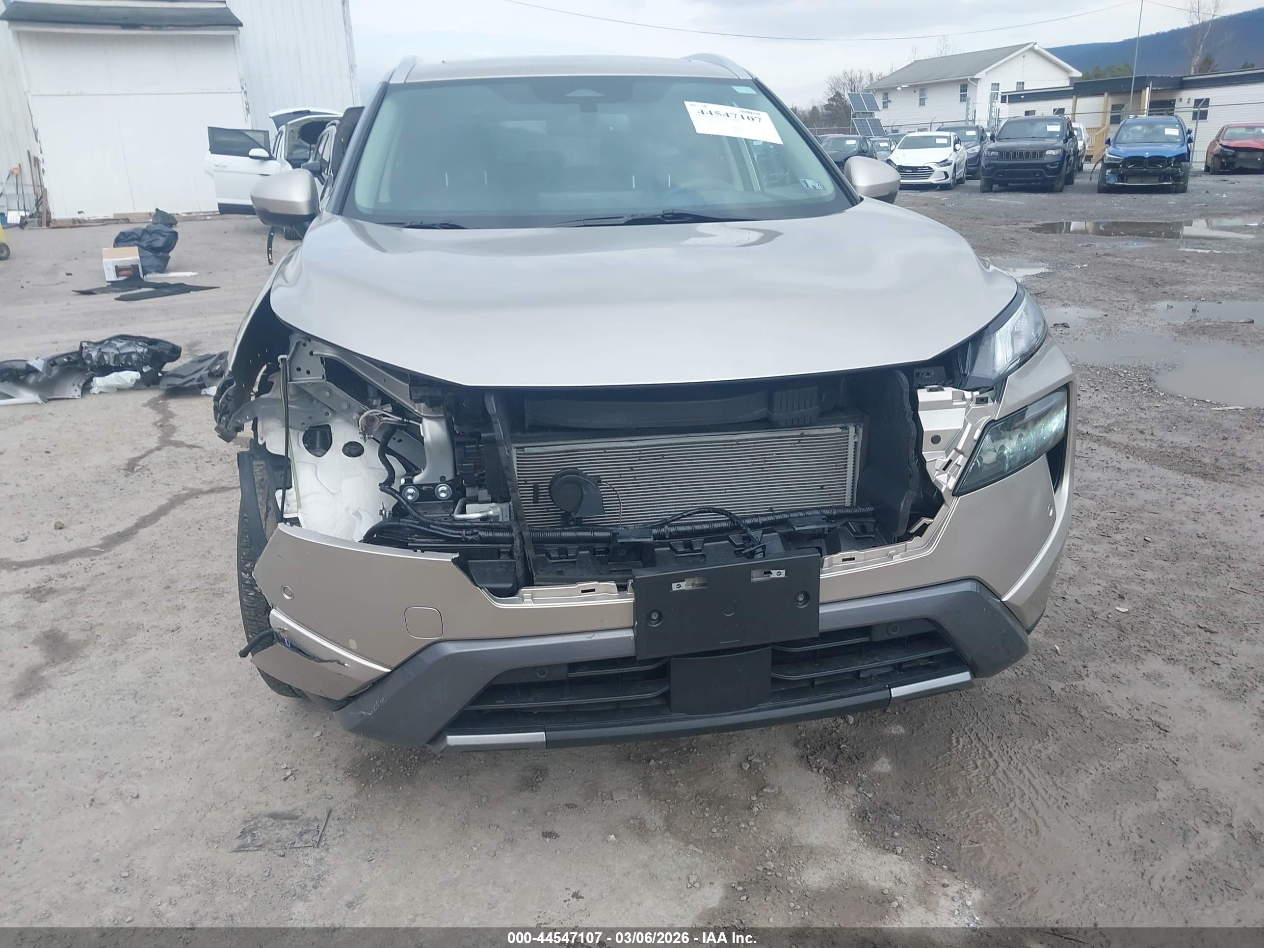NISSAN ROGUE image 6