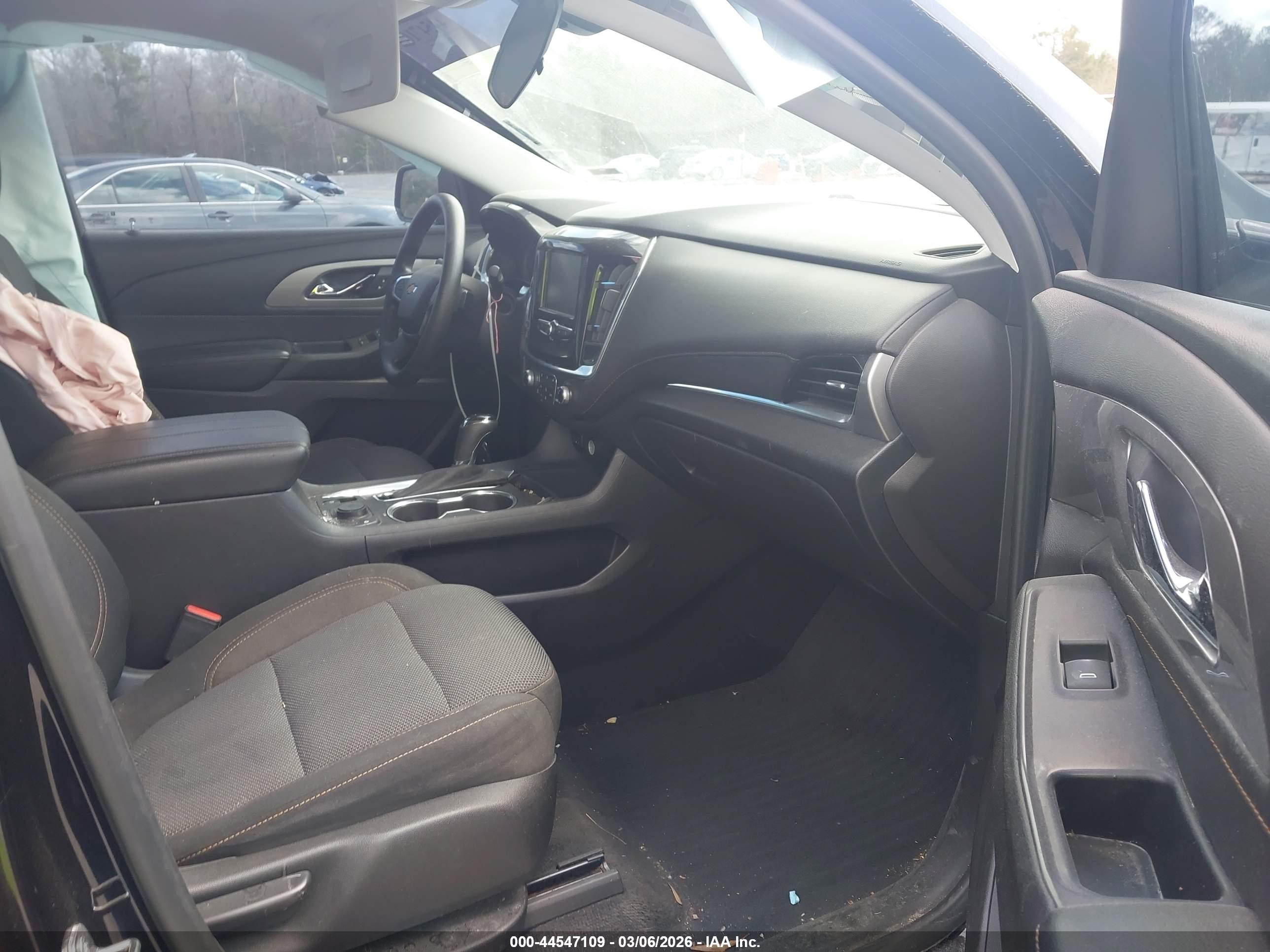 CHEVROLET TRAVERSE image 5