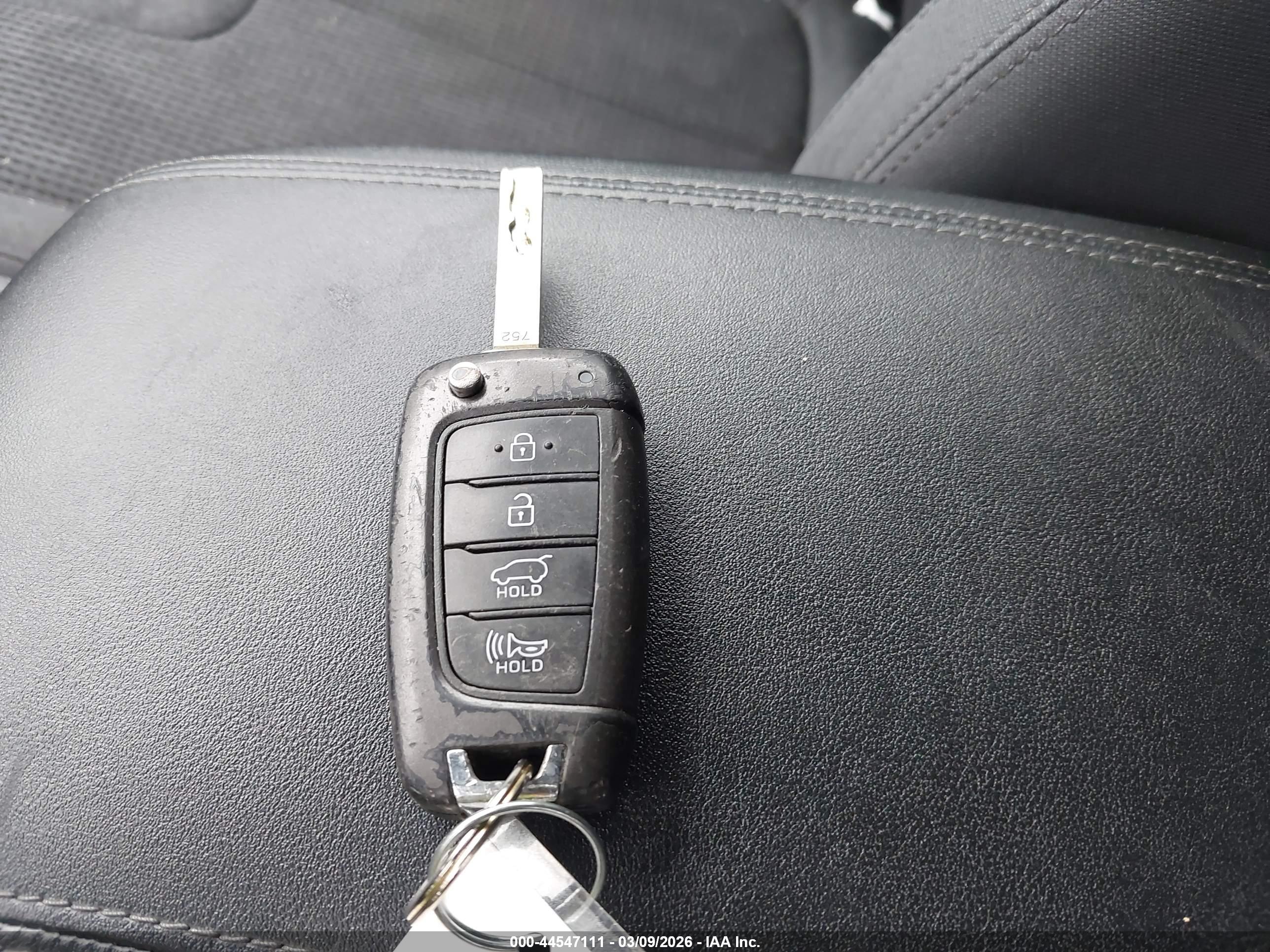 HYUNDAI SANTA image 11