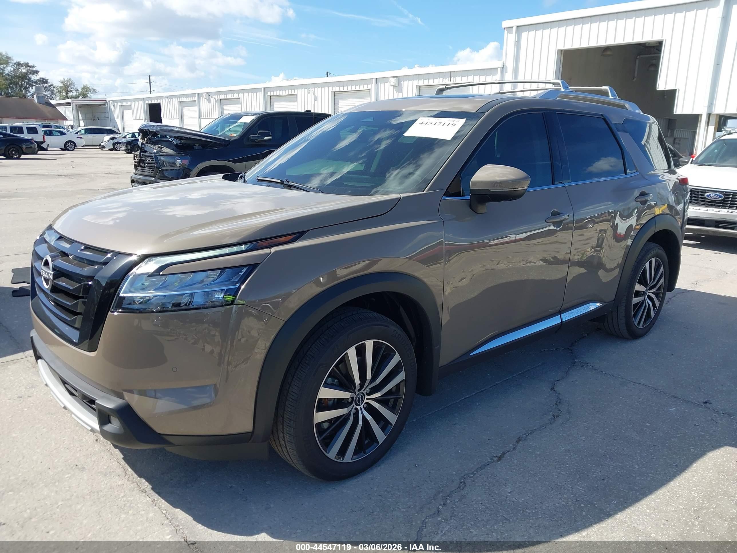 NISSAN PATHFINDER image 2