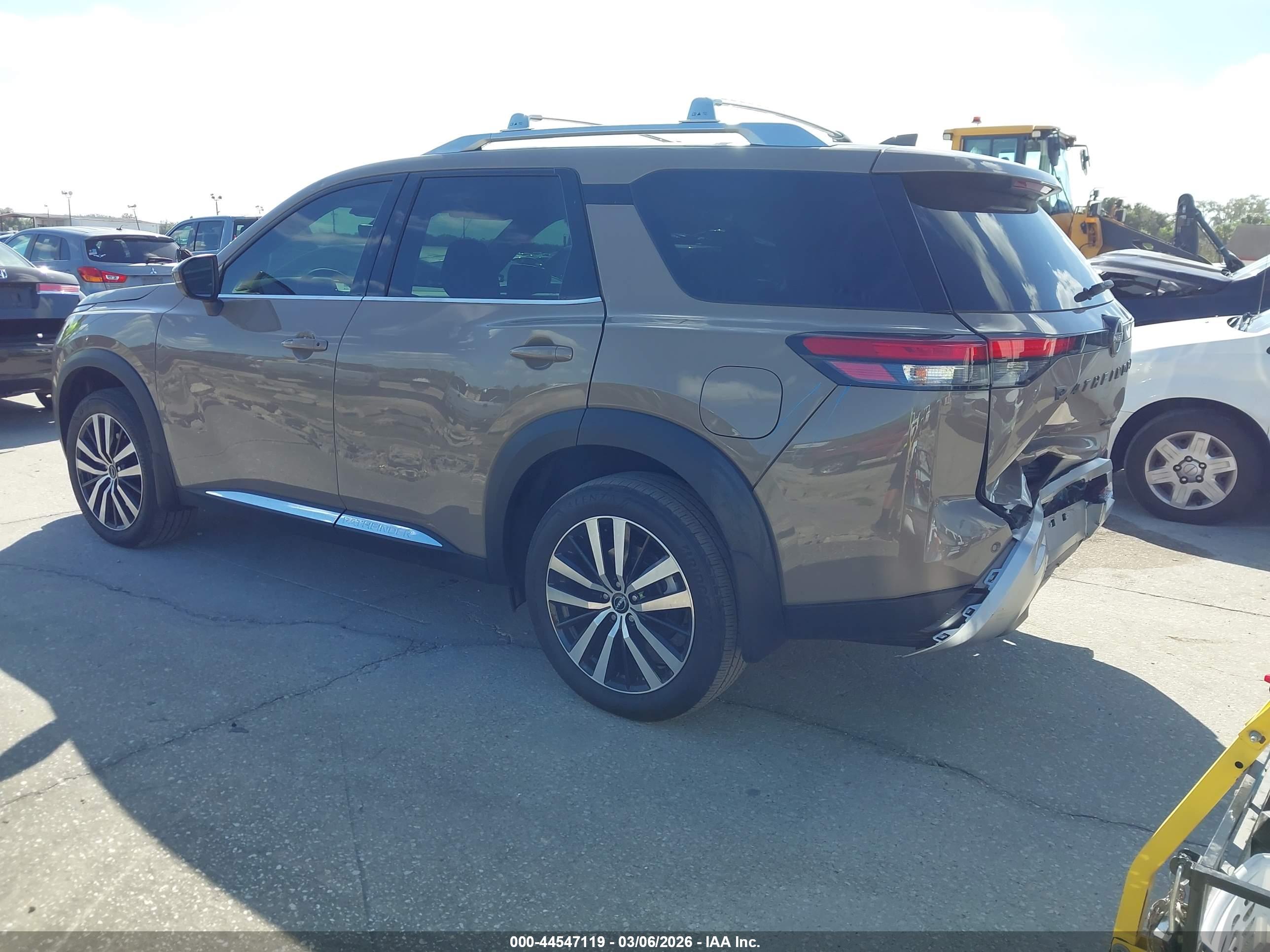 NISSAN PATHFINDER image 3