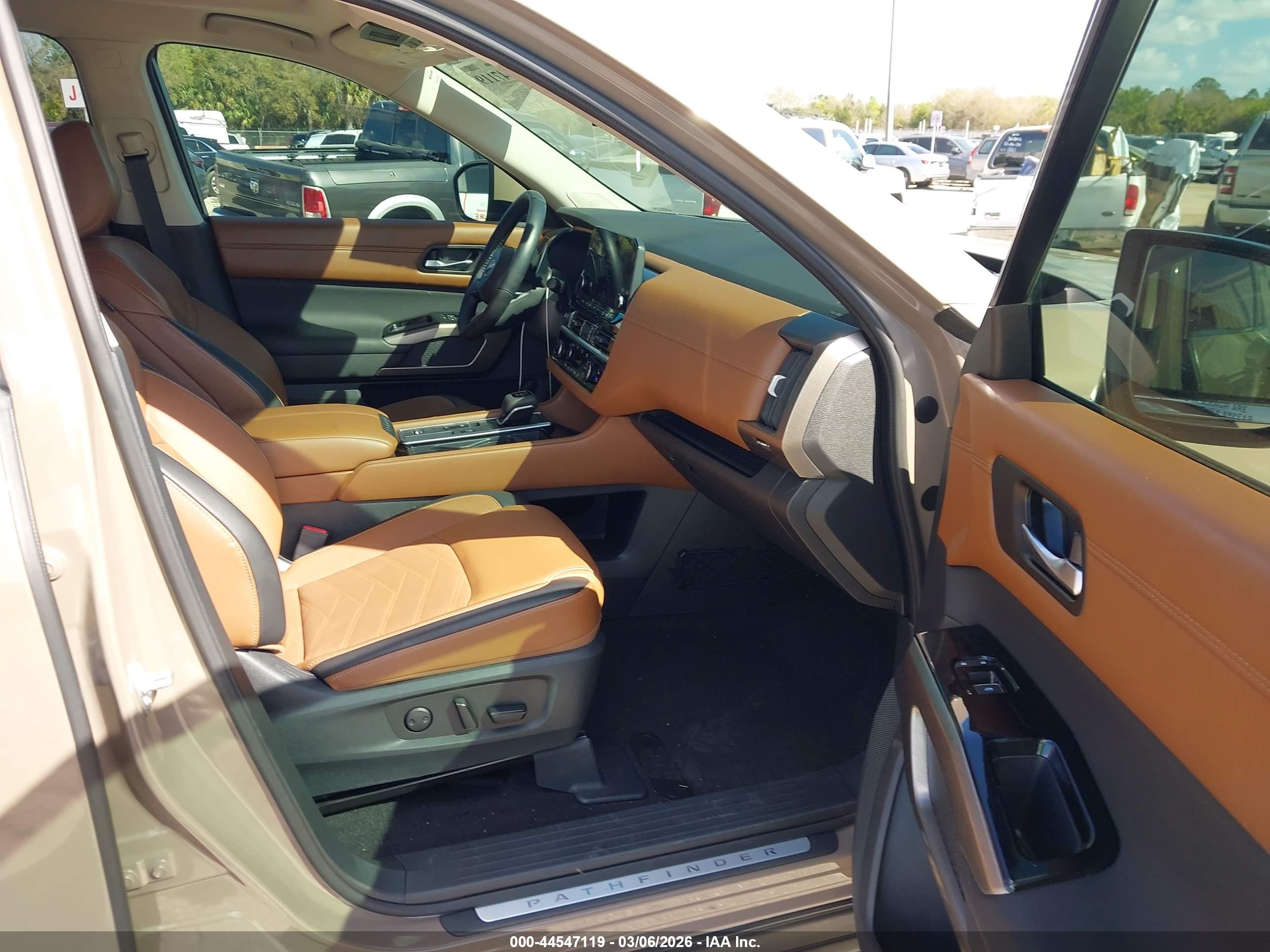 NISSAN PATHFINDER image 5