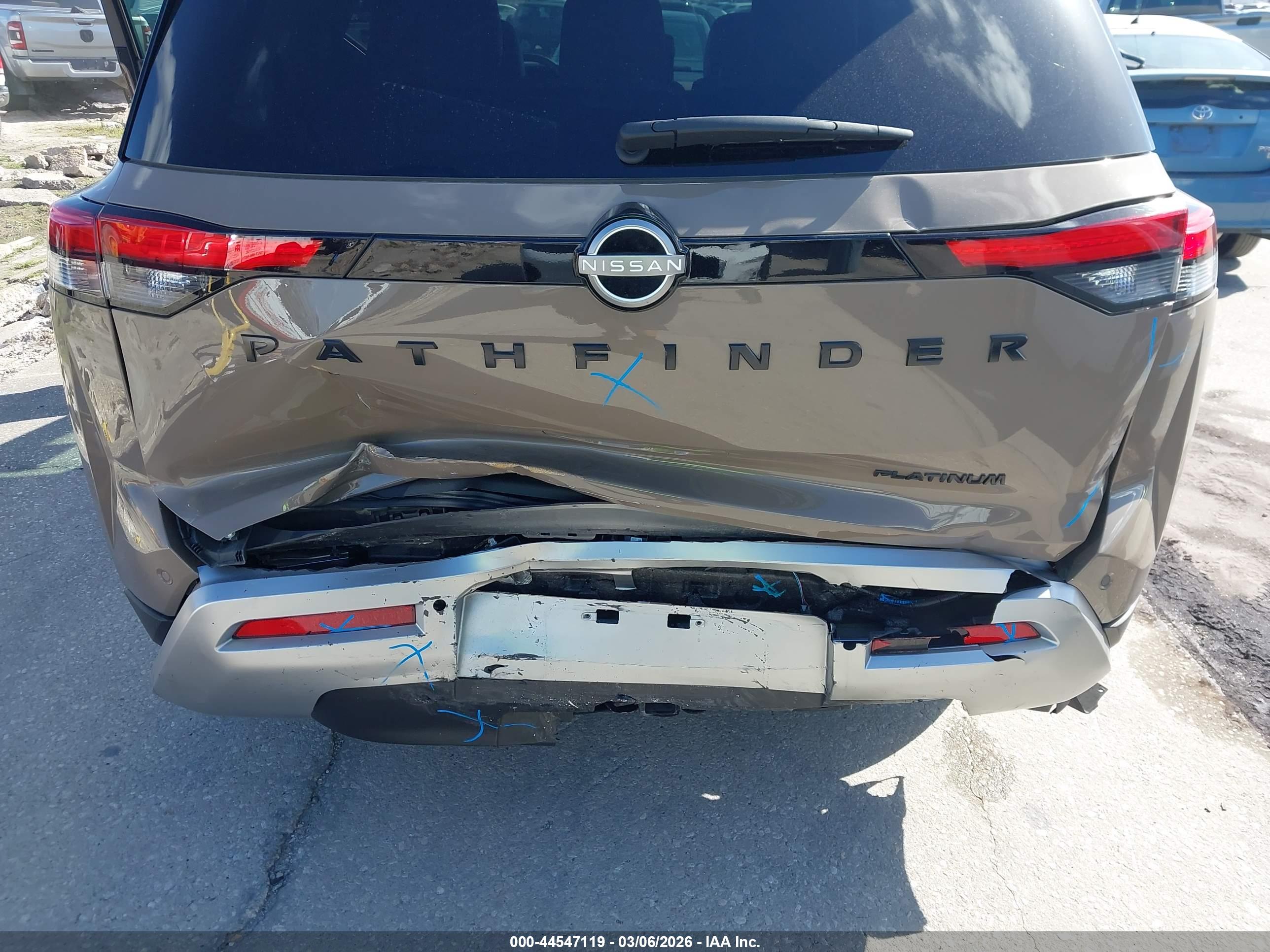 NISSAN PATHFINDER image 6