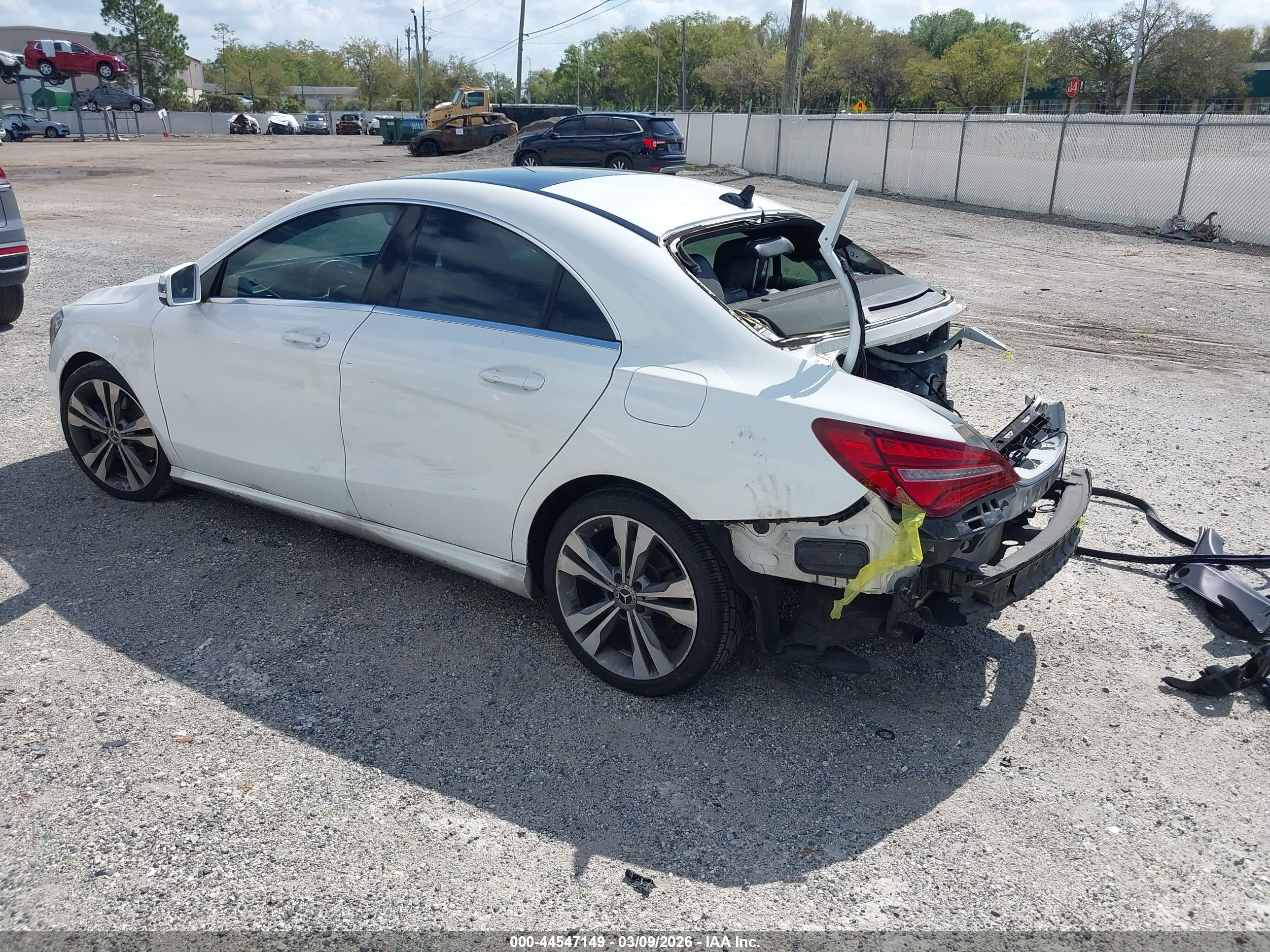 MERCEDES-BENZ CLA image 3