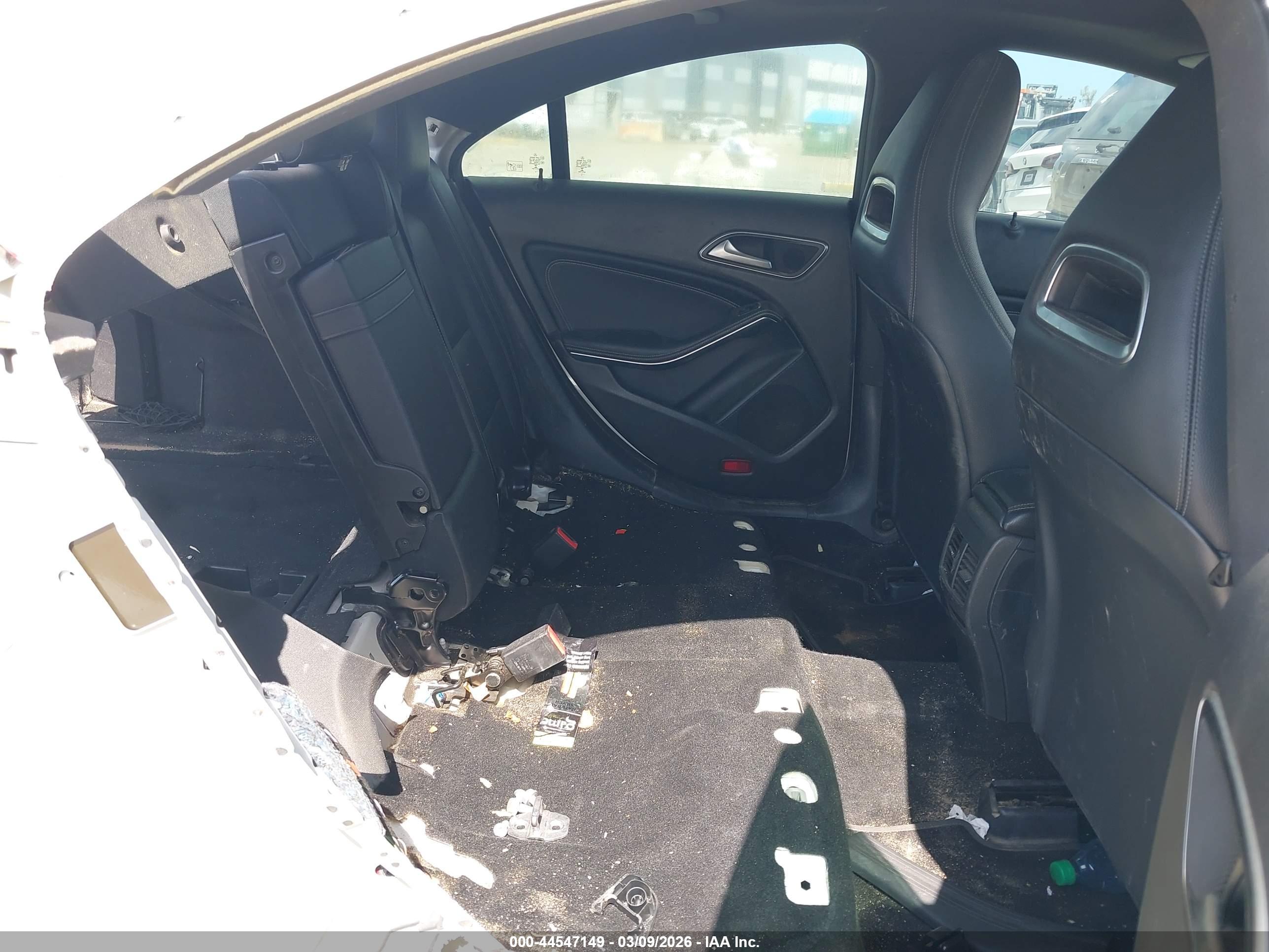 MERCEDES-BENZ CLA image 8