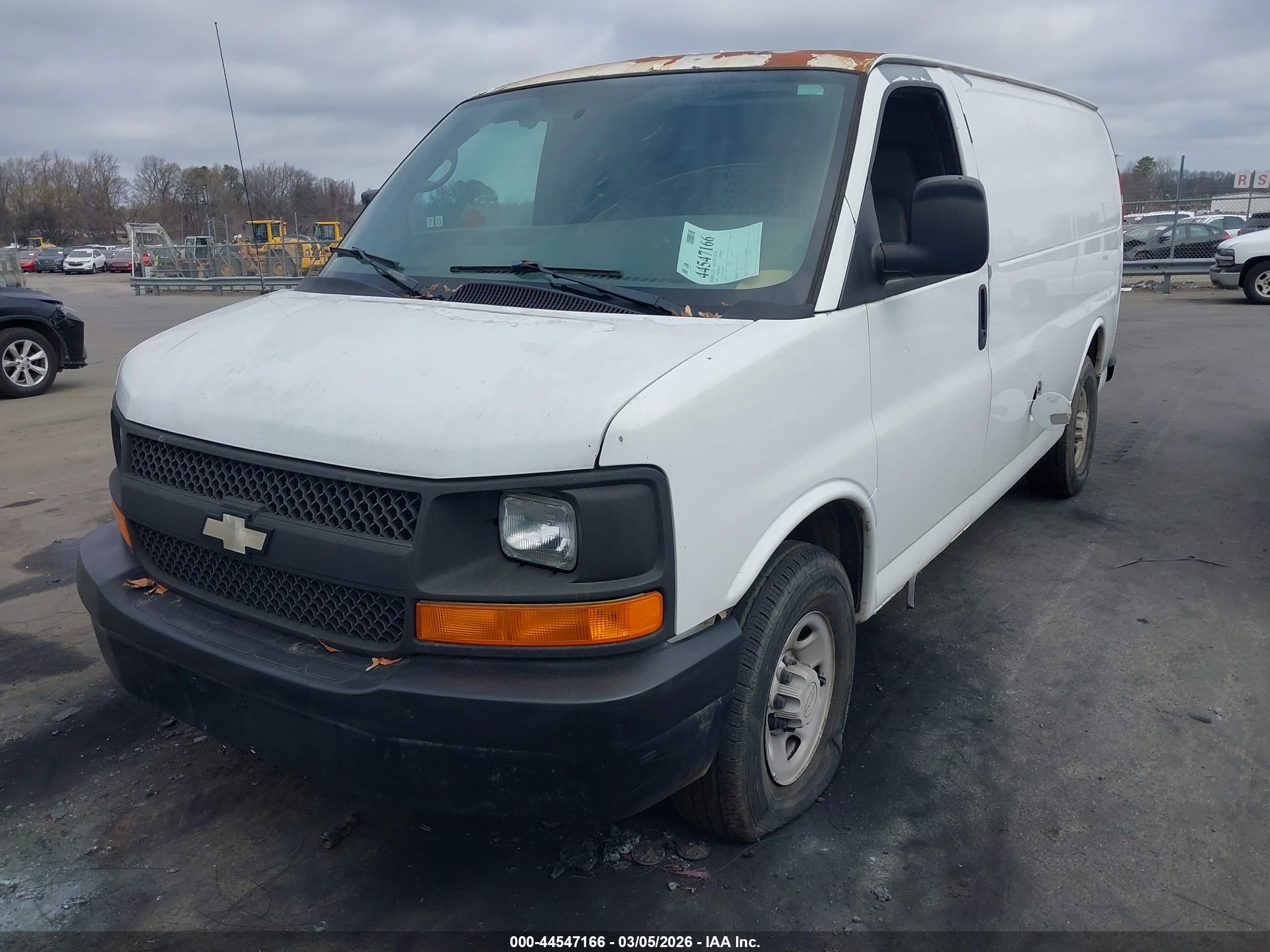 CHEVROLET EXPRESS image 2