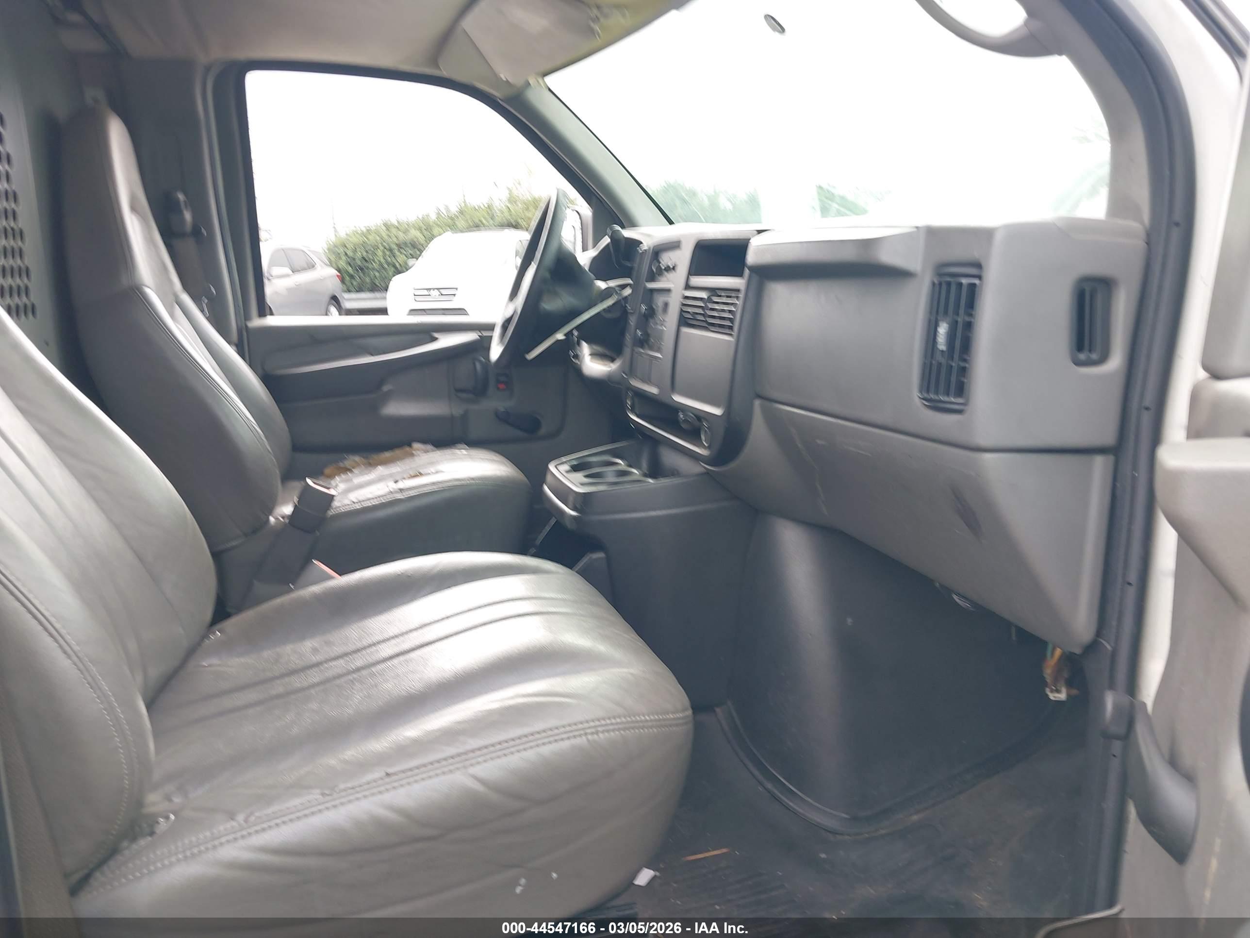 CHEVROLET EXPRESS image 5