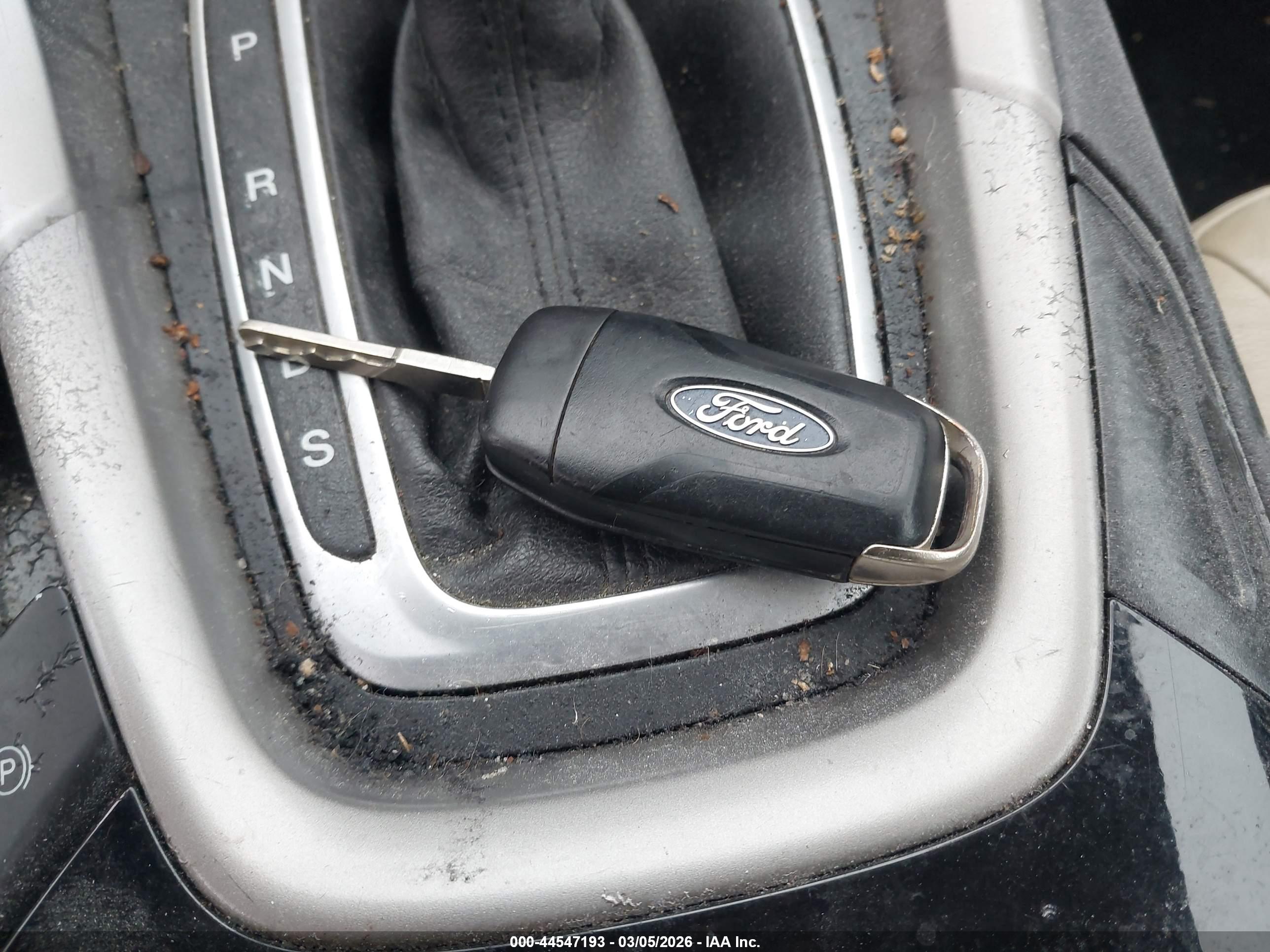 FORD FUSION image 11