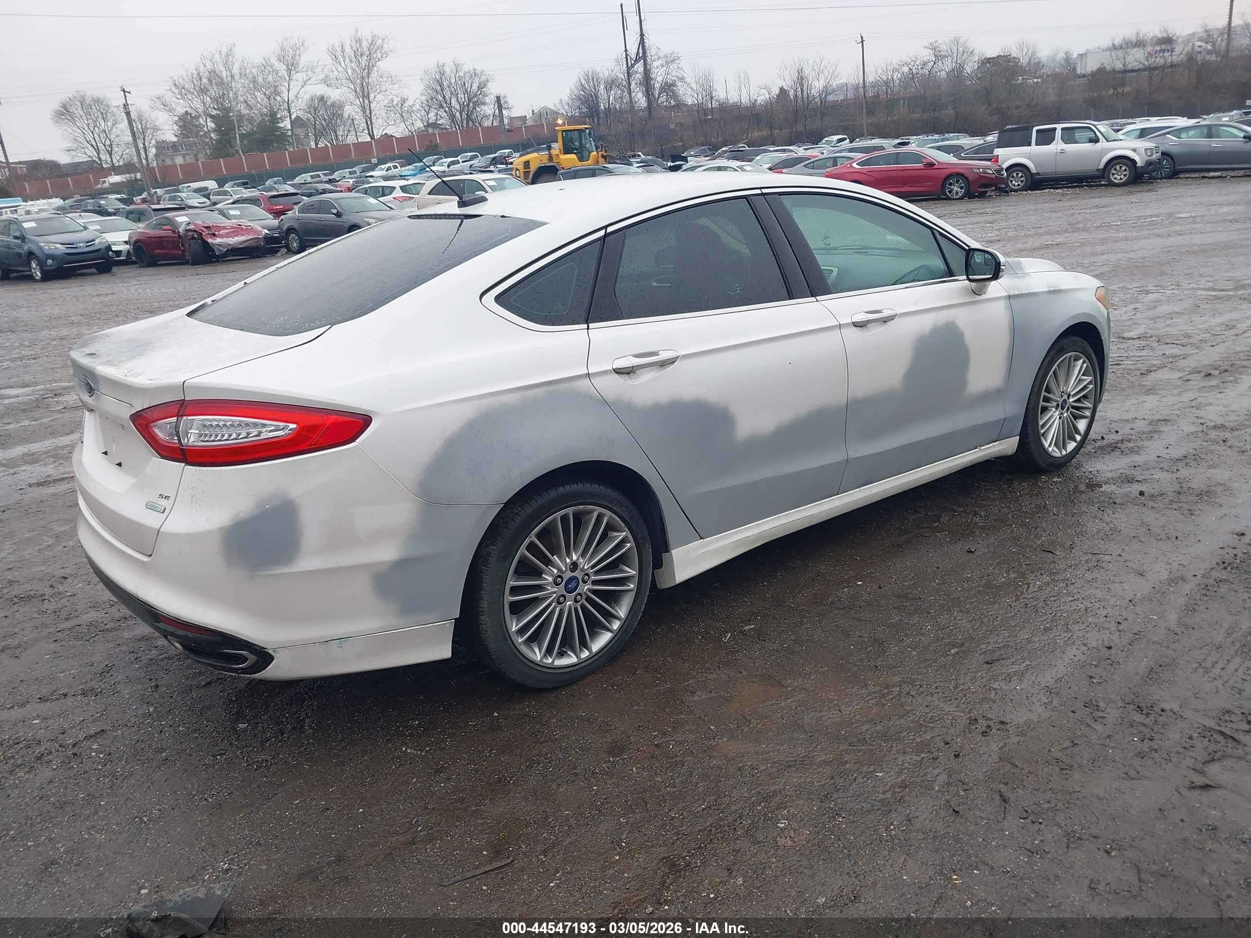 FORD FUSION image 4
