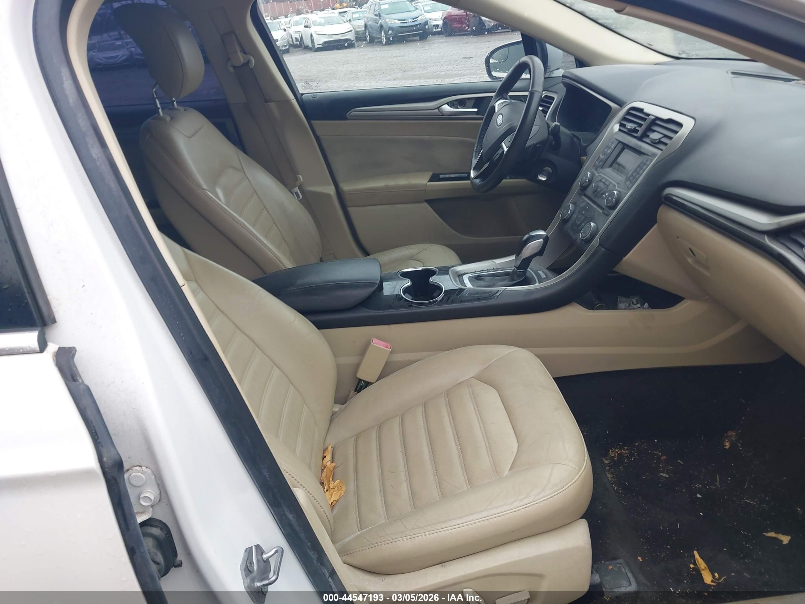 FORD FUSION image 5