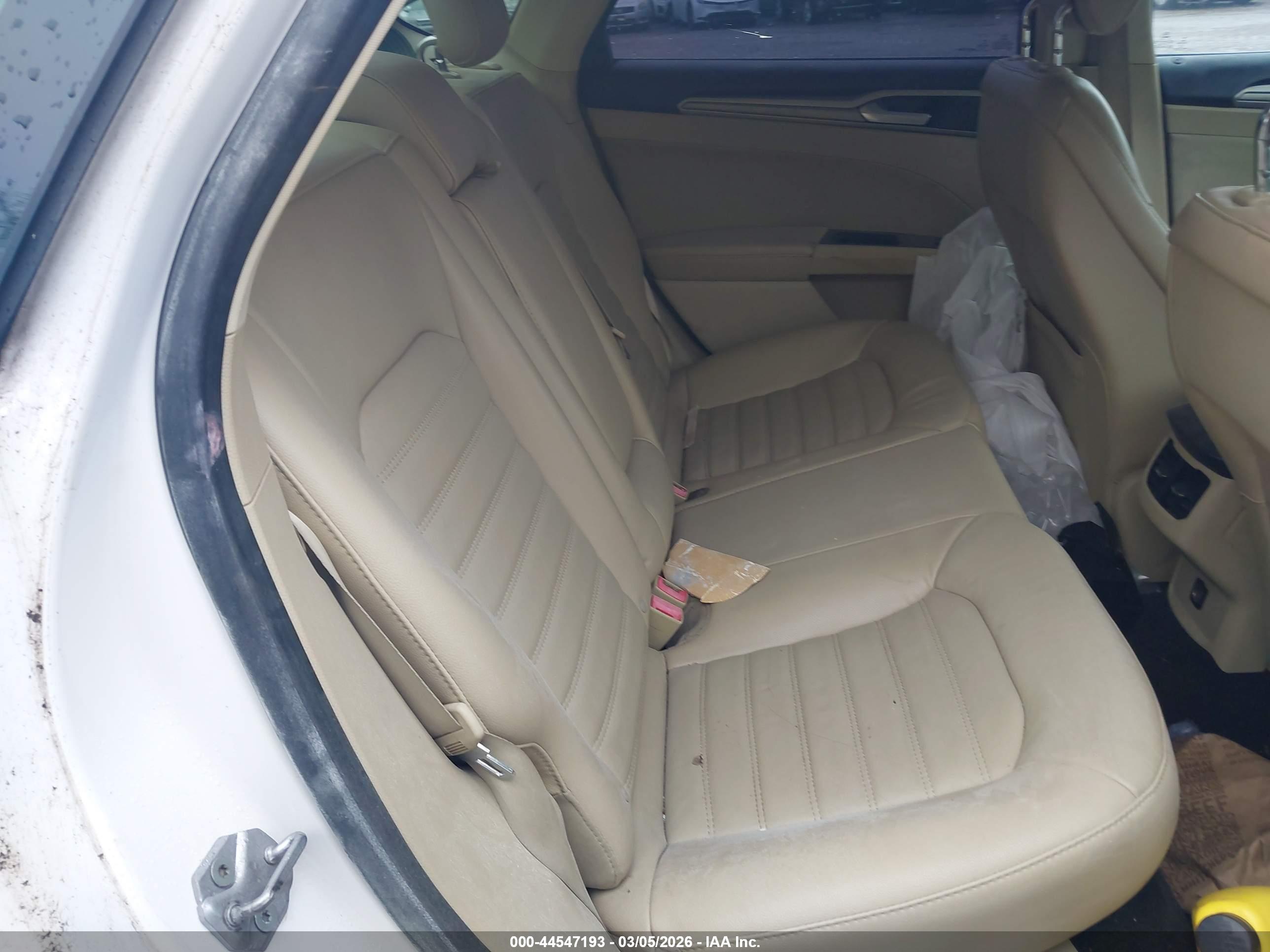 FORD FUSION image 8