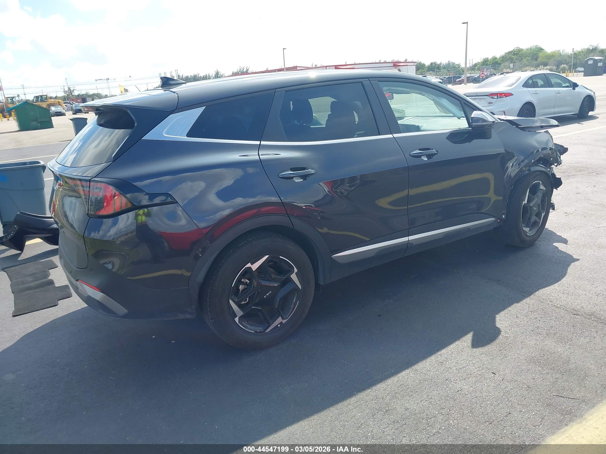 KIA SPORTAGE image 4
