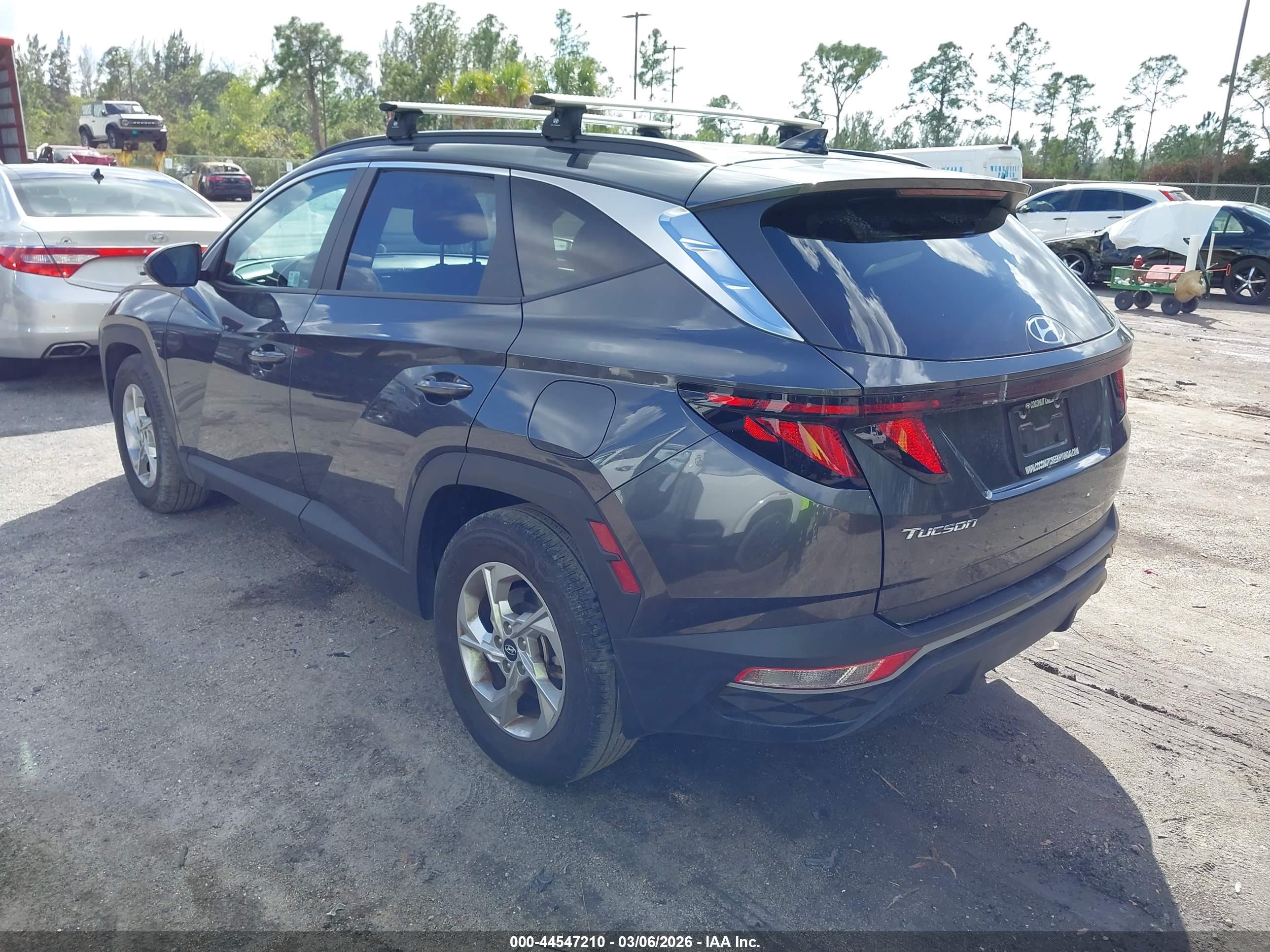 HYUNDAI TUCSON image 3