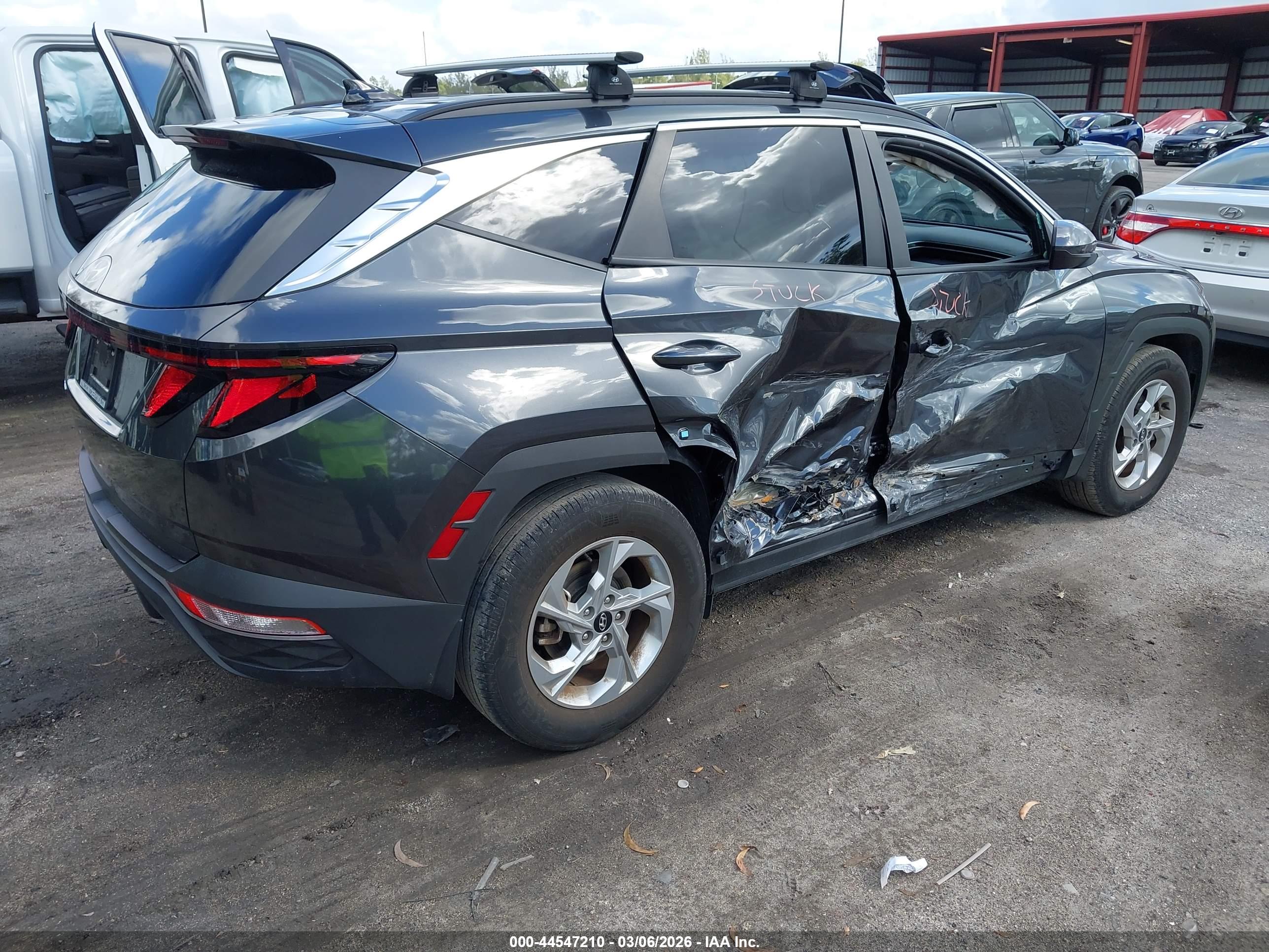 HYUNDAI TUCSON image 4
