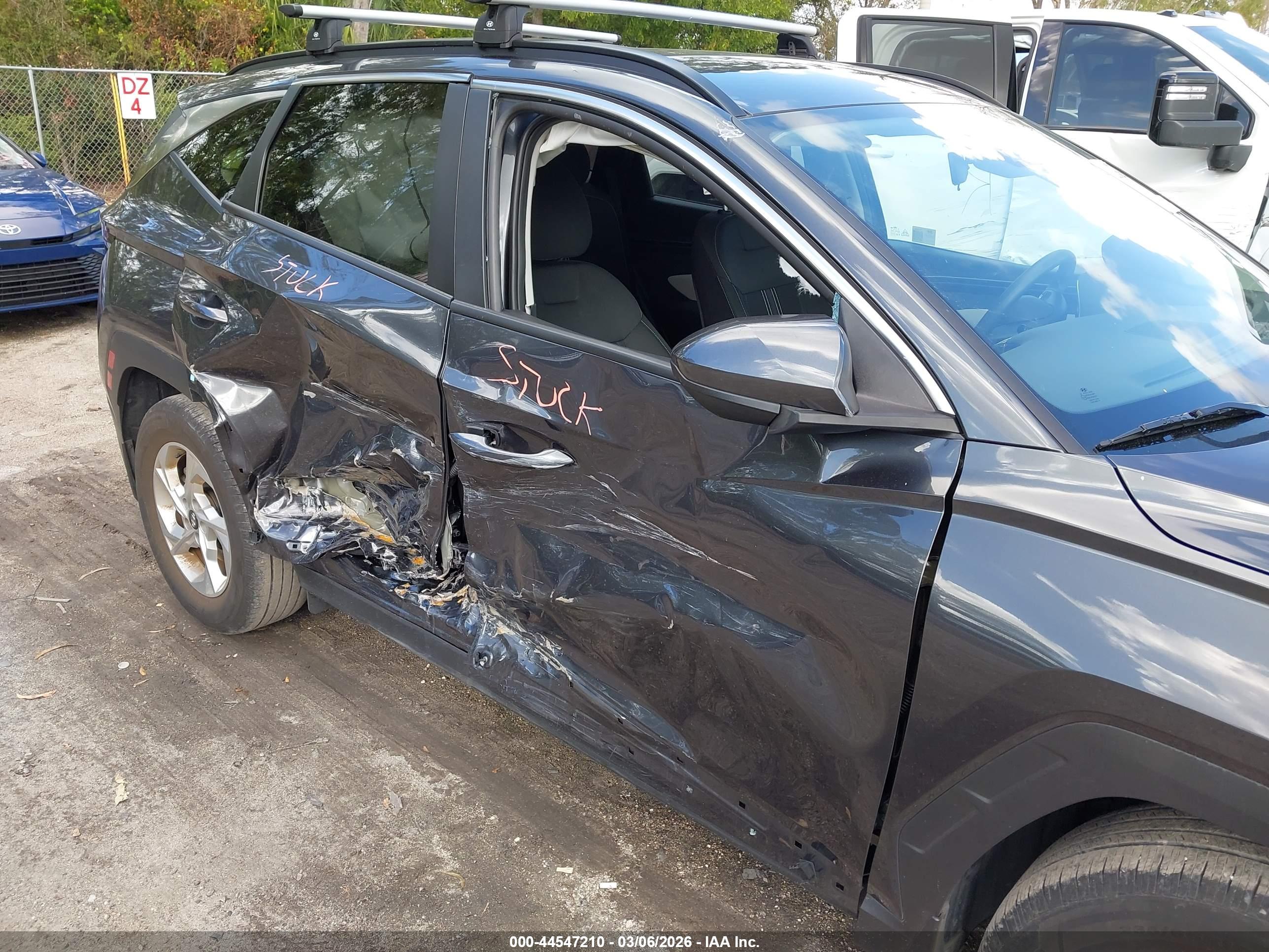 HYUNDAI TUCSON image 6
