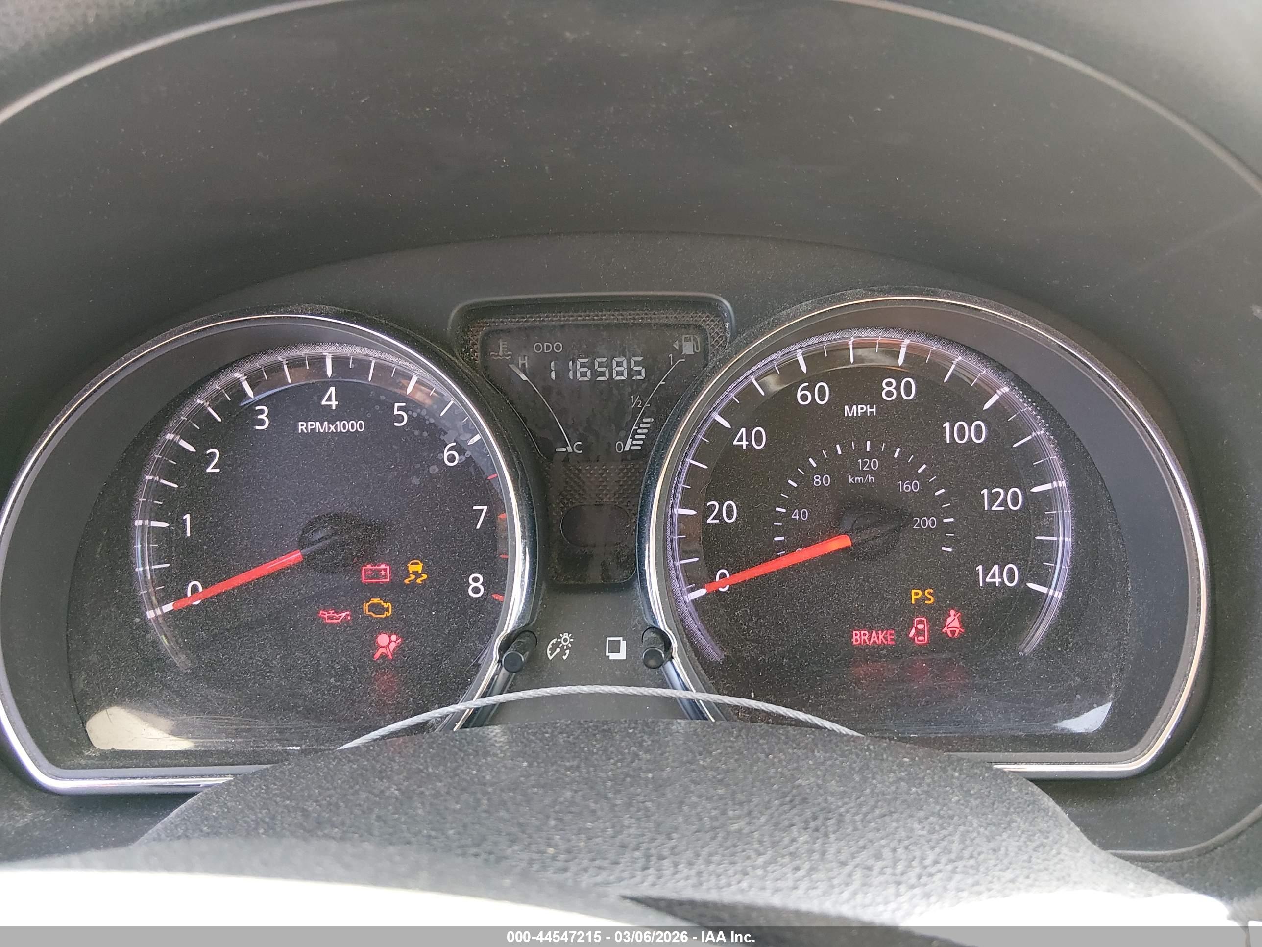 NISSAN VERSA image 7